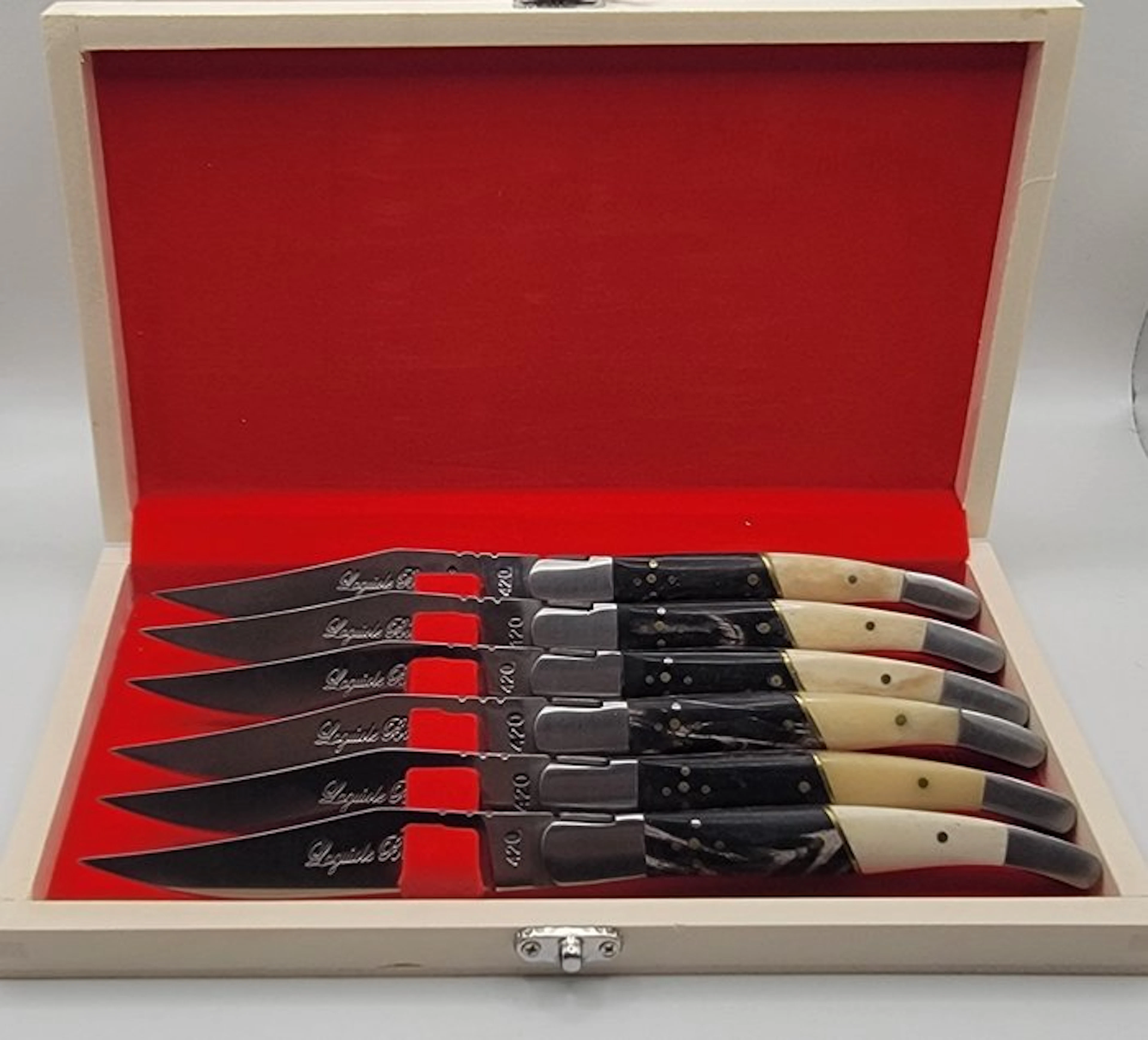 Laguiole Bougna - Table knife set - Steel - Six-piece steak knife set