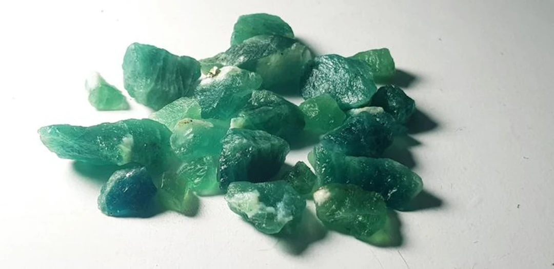 Florescent rare Hauynite under UV light Rough- 85 g - (23)