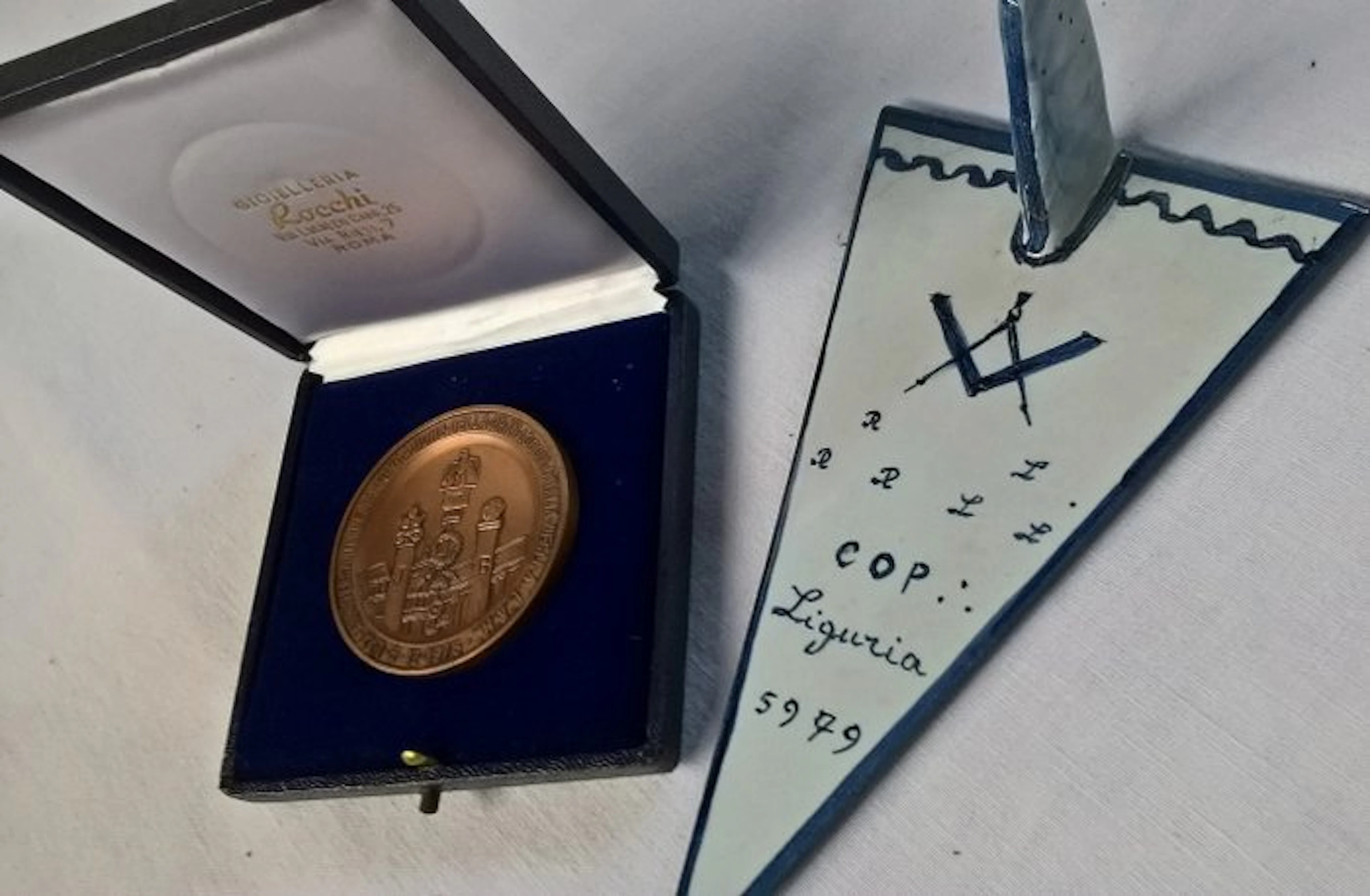 Art medal - Medaglia in bronzo e cazzuola in ceramica massoniche