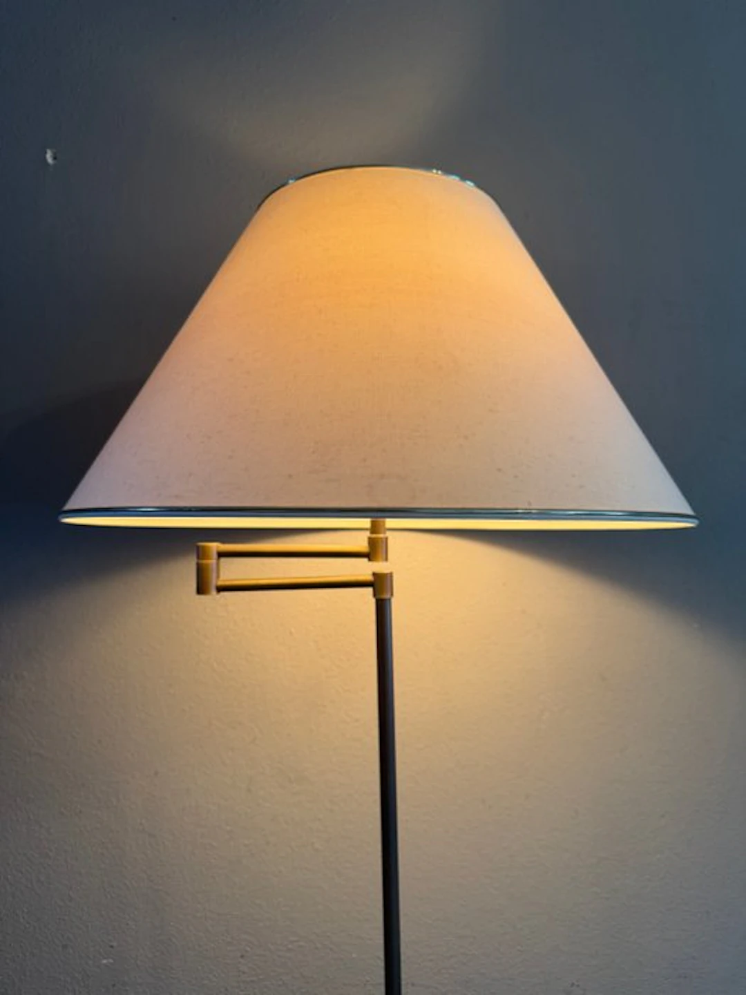 Kullman Lampen - Floor lamp - Brass, Textile - A swing-arm lamp 180cm!