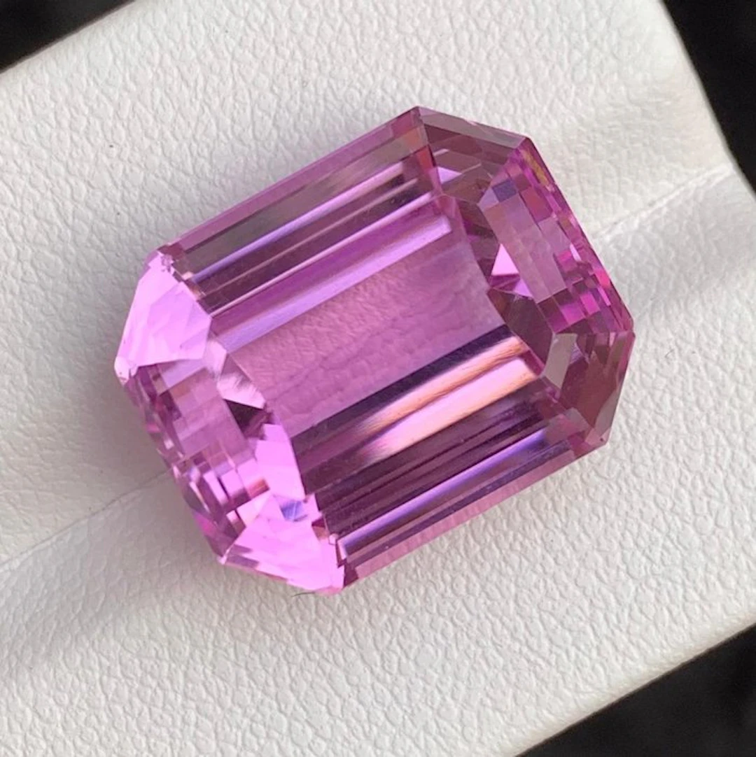 1 pcs Pink Kunzite - 27.42 ct - Gem Report Antwerp (GRA)...