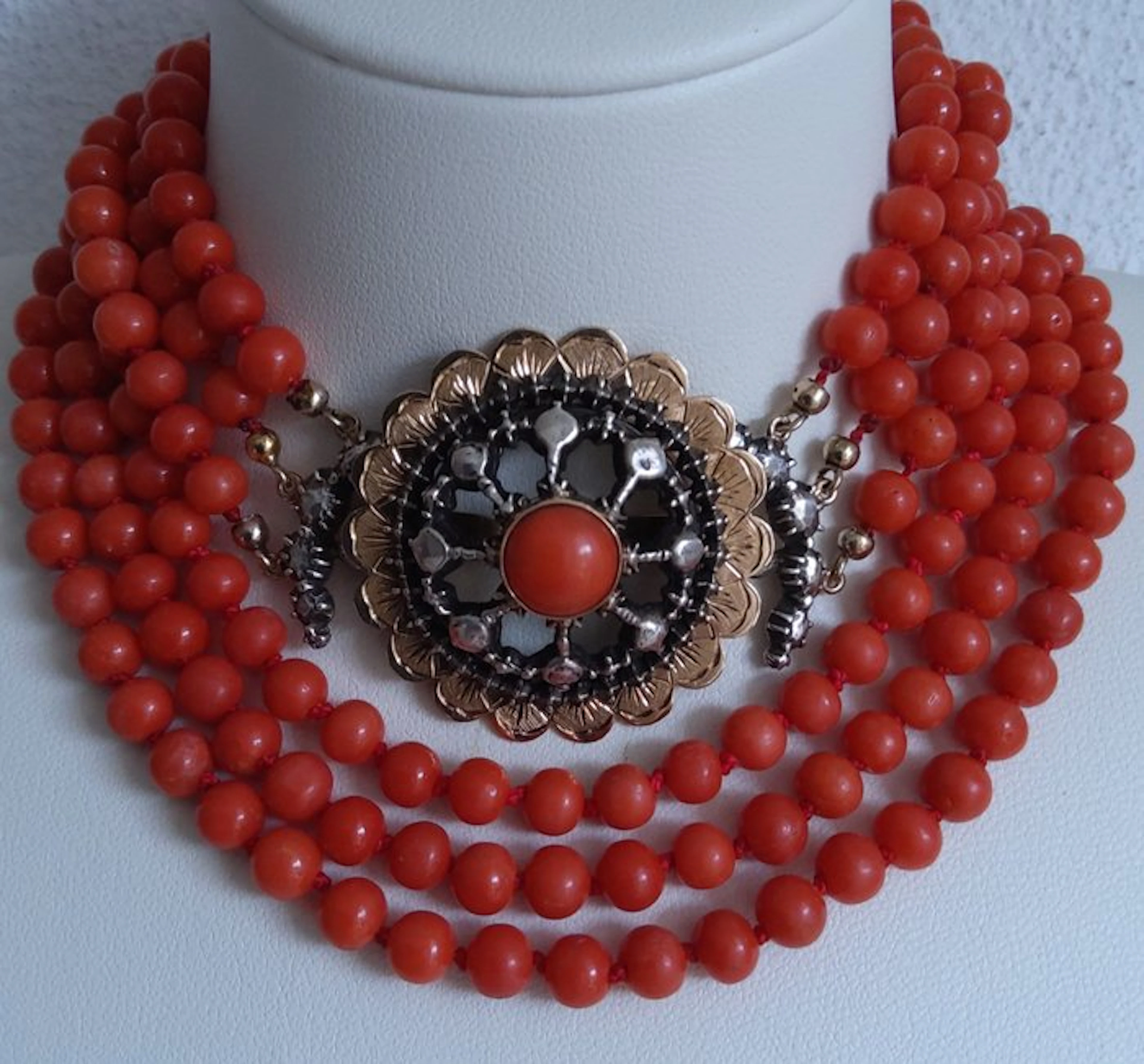 Chain - 14 kt. Yellow gold - Red coral