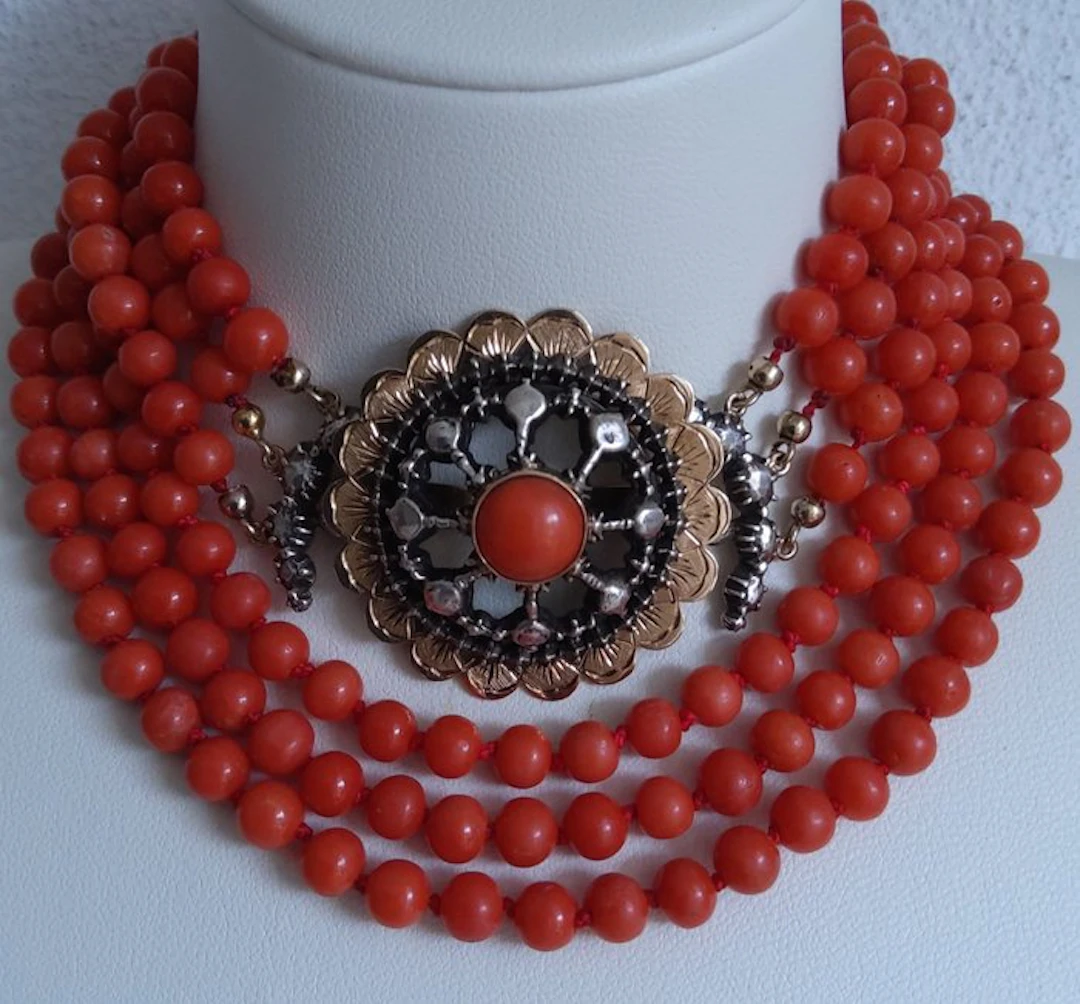 Chain - 14 kt. Yellow gold - Red coral