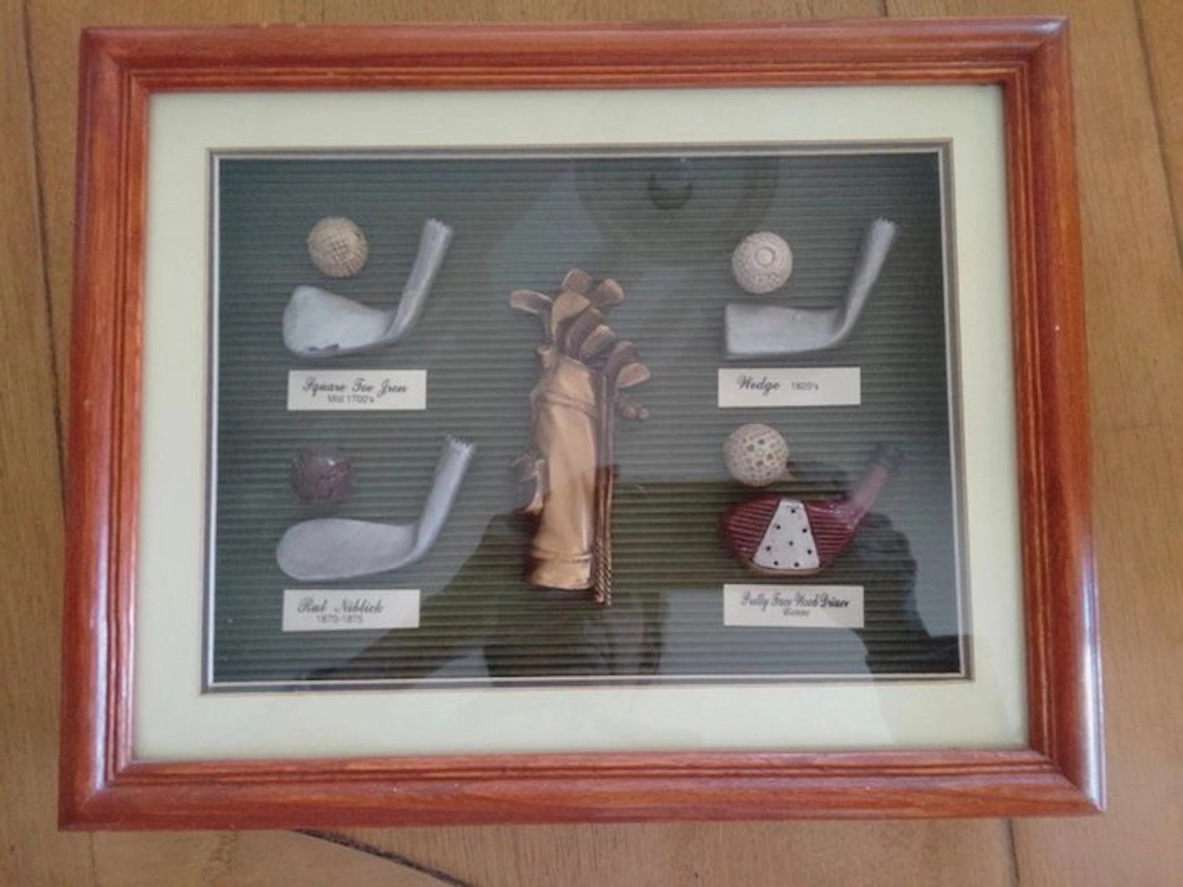 golf, Historic golf set displayed in a period case
