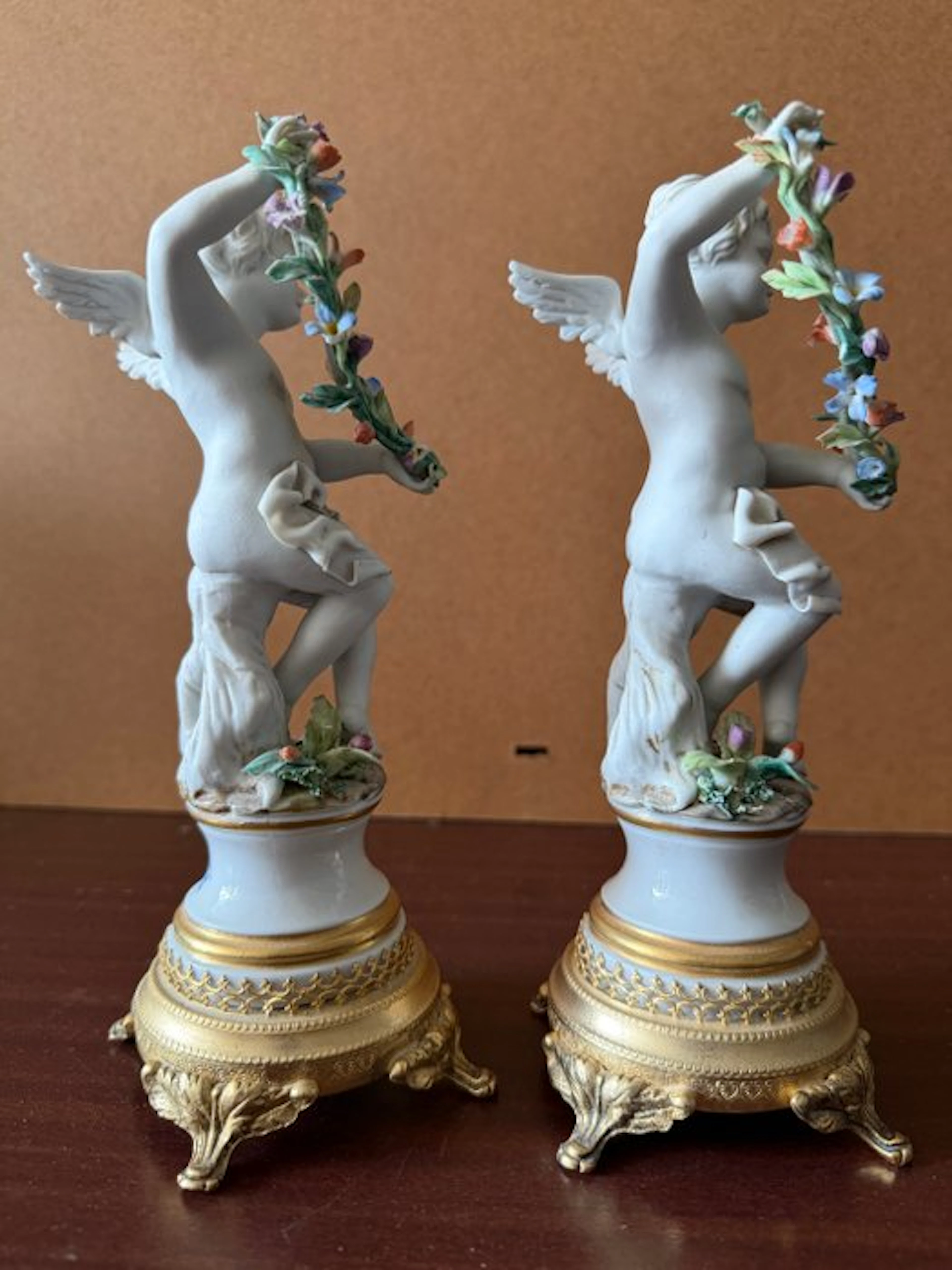 Capodimonte - Figurine - Pair of bisque porcelain cherubs...