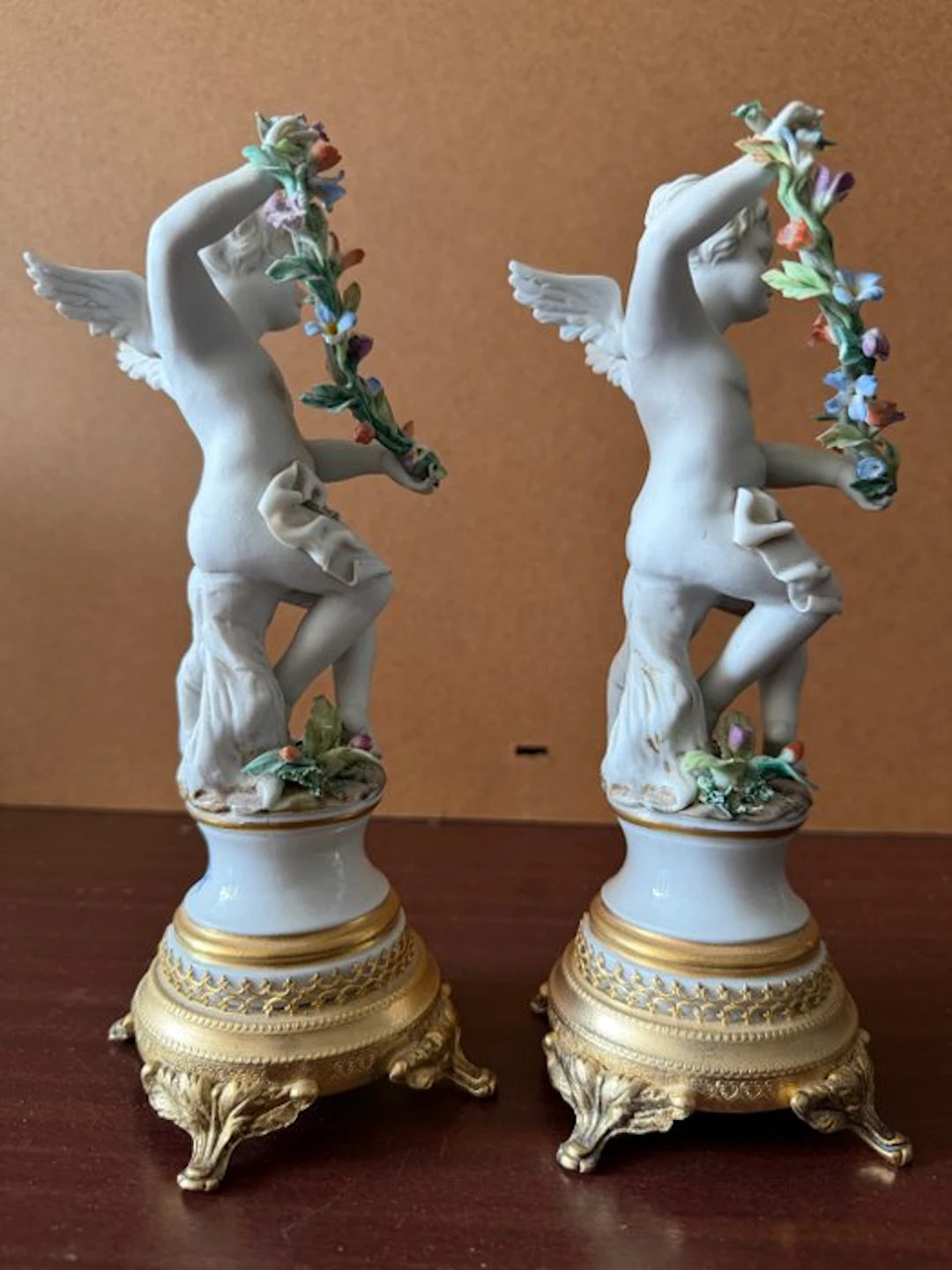 Capodimonte - Figurine - Pair of bisque porcelain cherubs...