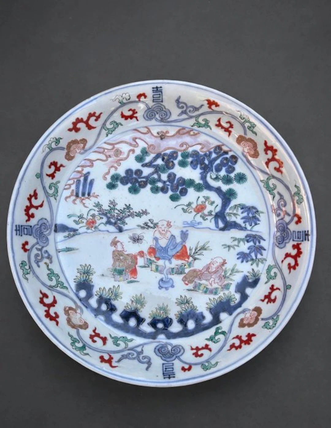Wucai-style 'Three Star Gods' charger - Japan - Edo Period (1600-1868)