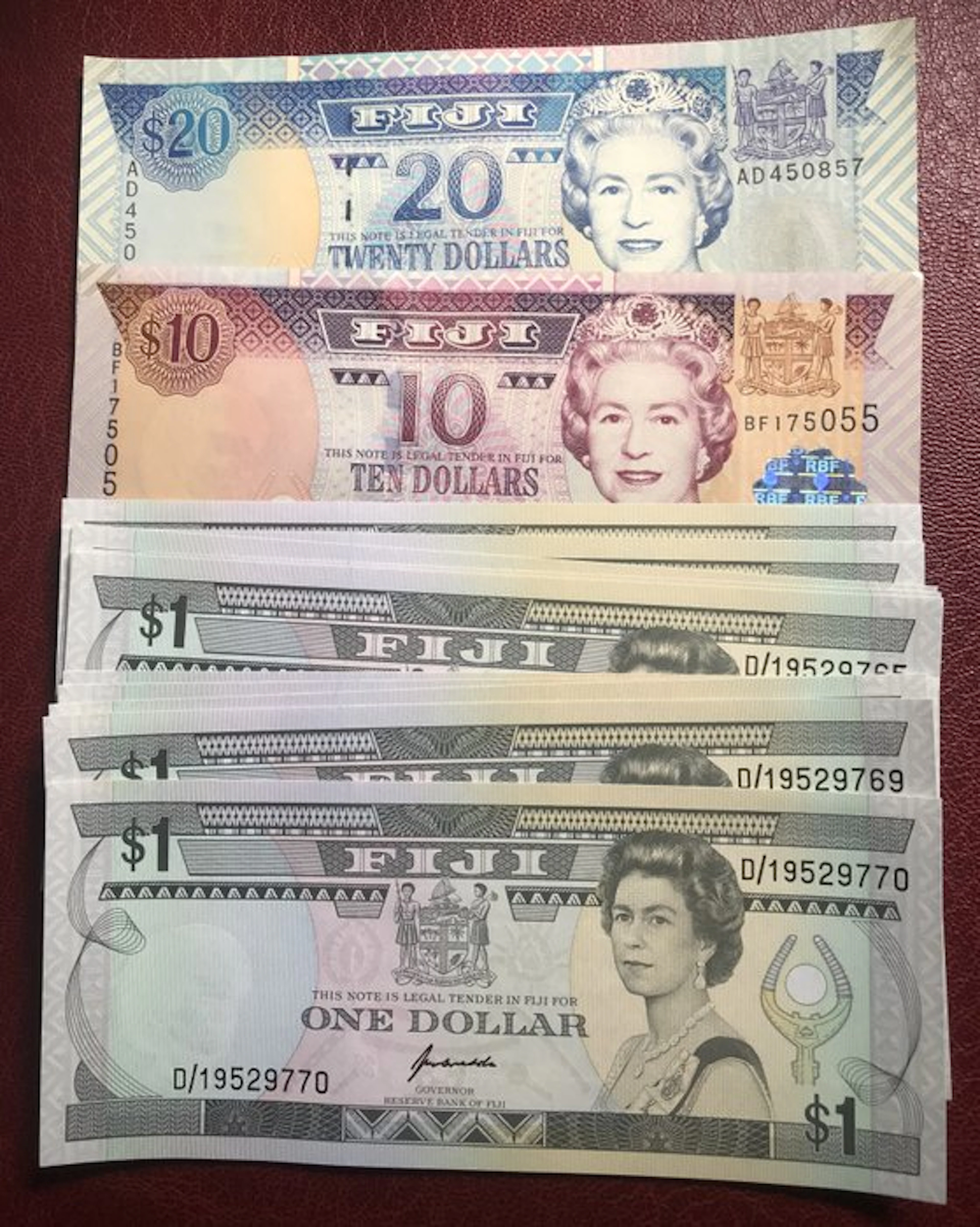 Fiji. - 12 Banknotes - various dates - Pick 89a, 98b, 99b (No reserve price)