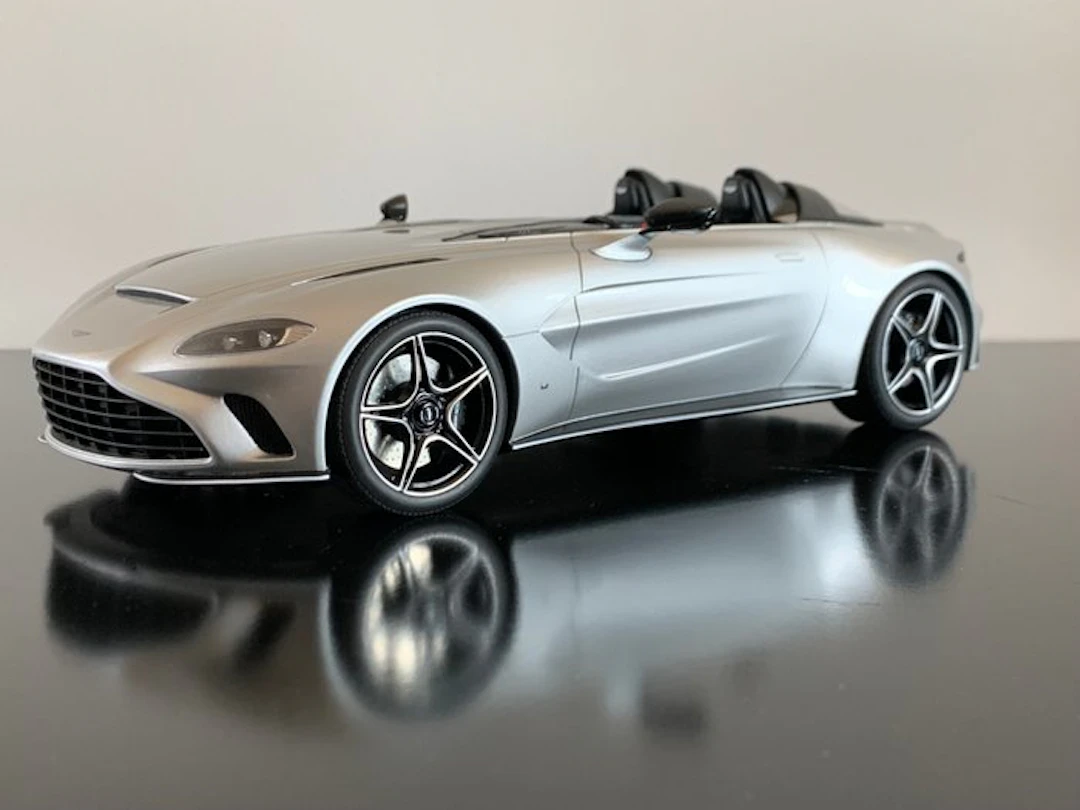 GT Spirit 1:18 - Model sports car - Aston Martin V12 Speedster