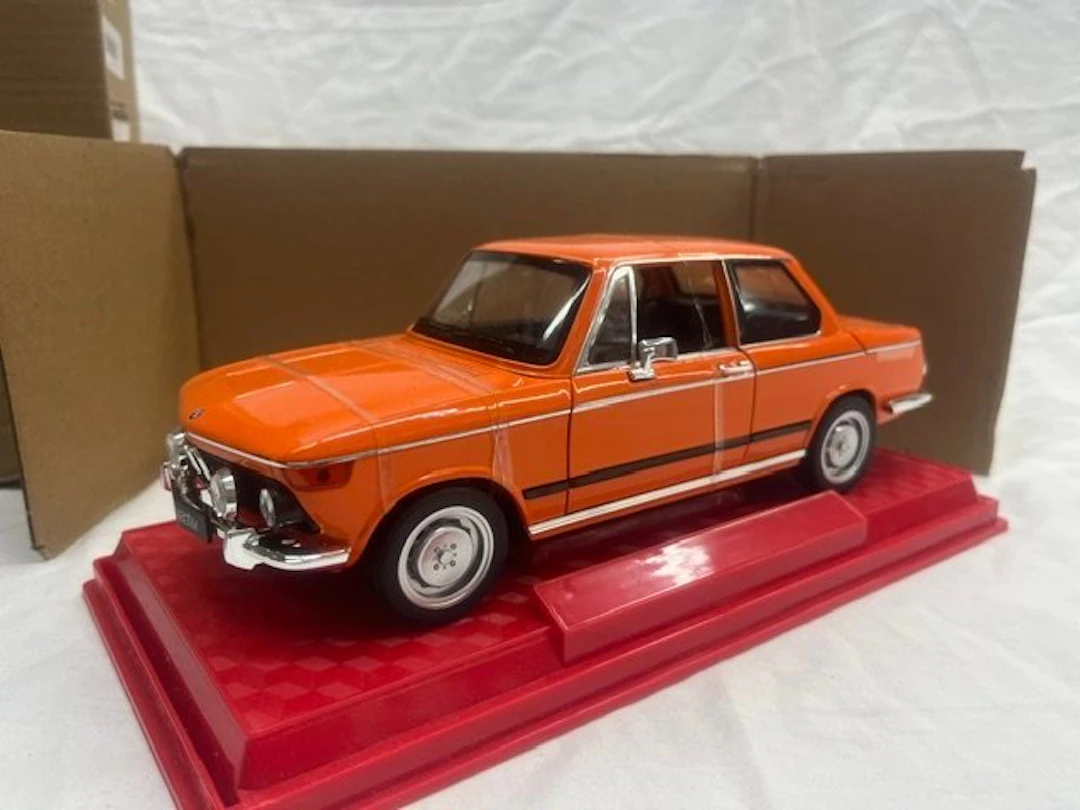 Whal 1:18 - Model car - BMW 2002tii