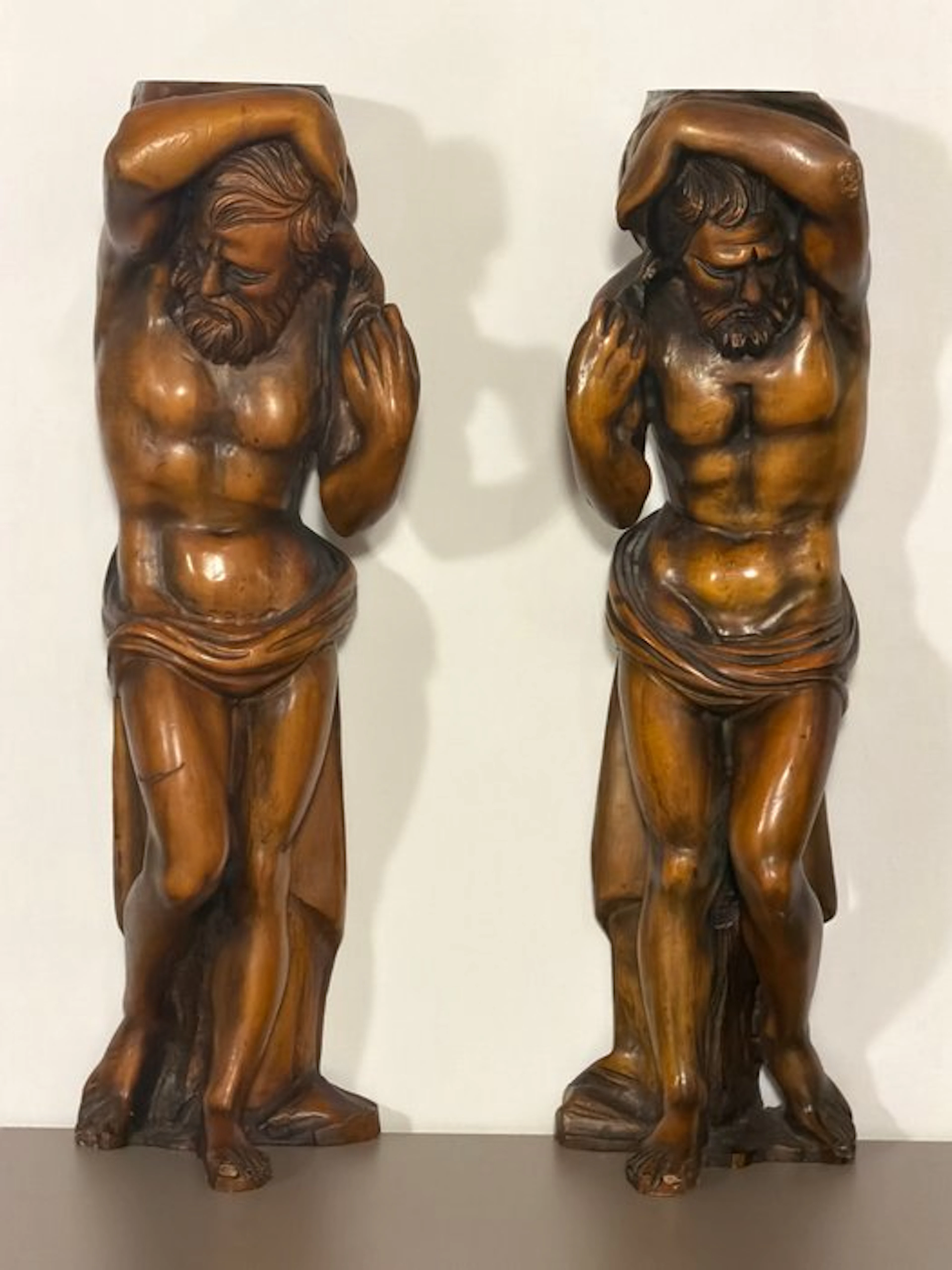 Sculpture, Coppia di Atlanti (Telamoni) intagliati. - 70 cm - Walnut