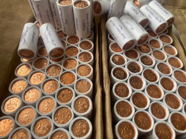 Uganda. 1 shilling 1987 Lot 1 Kg coins in roll, UNC condition (No