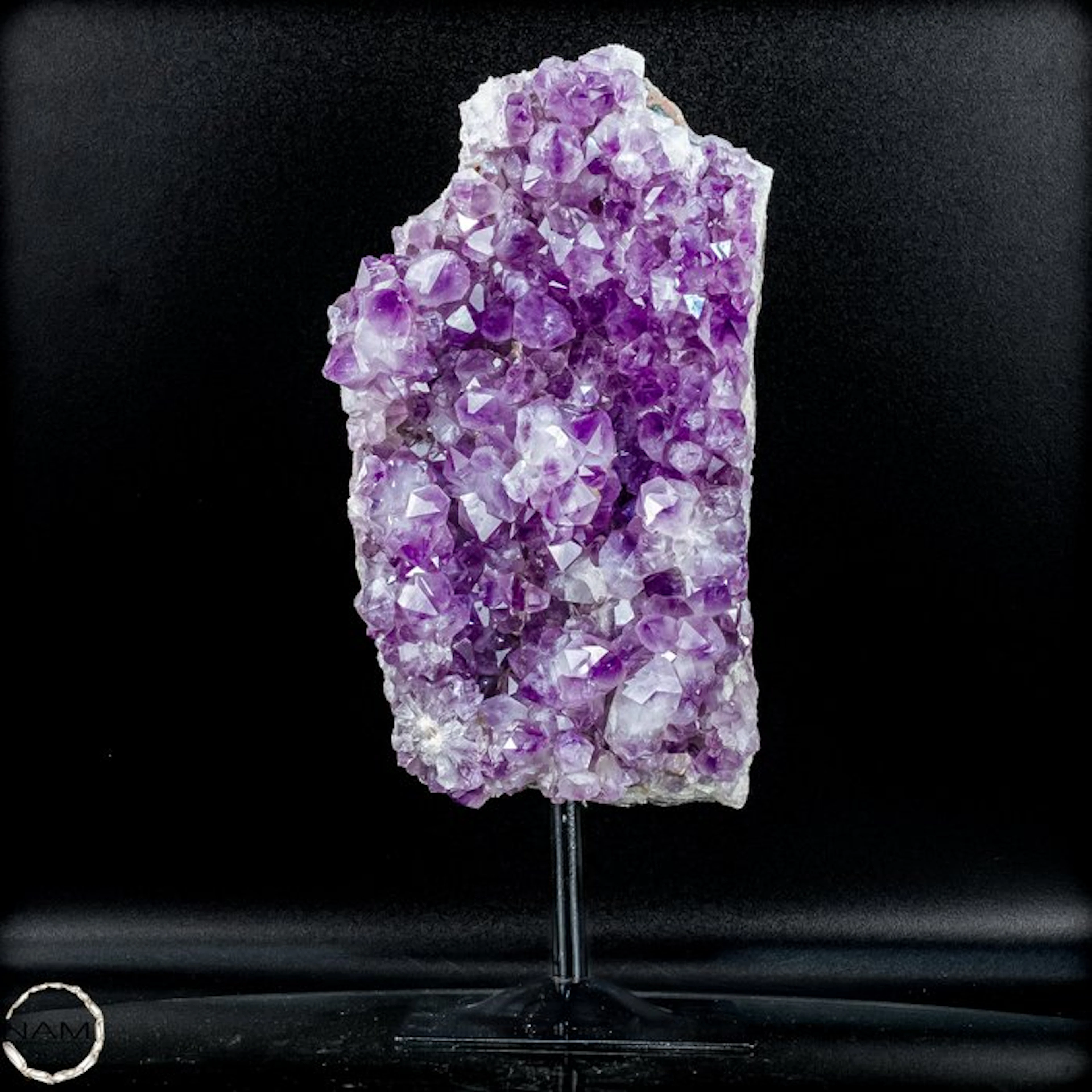 Amethyst druzy on stand – Elegance and nature united, from Uruguay- 4291.17 g