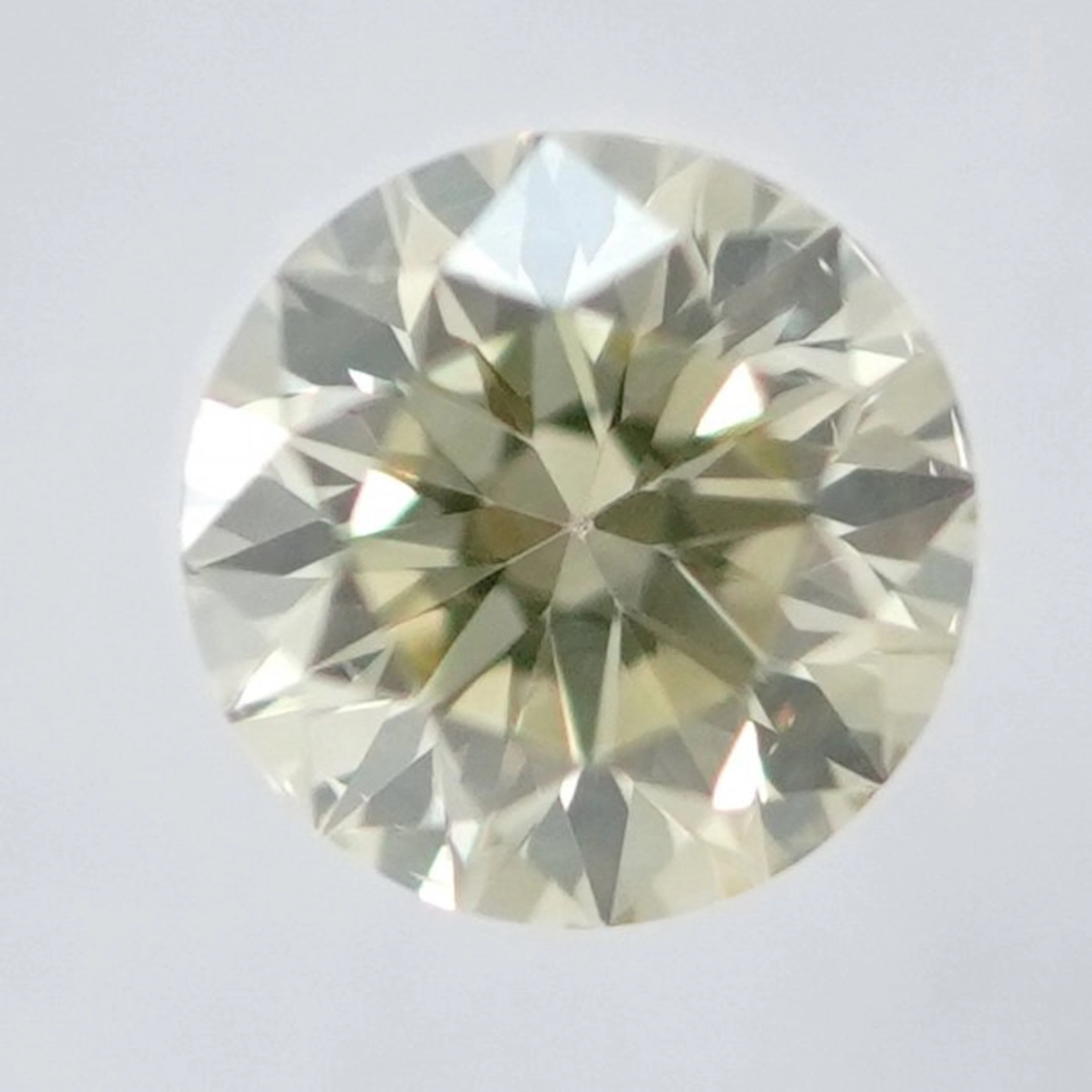 No reserve price - 1 pcs Diamond (Natural coloured)...