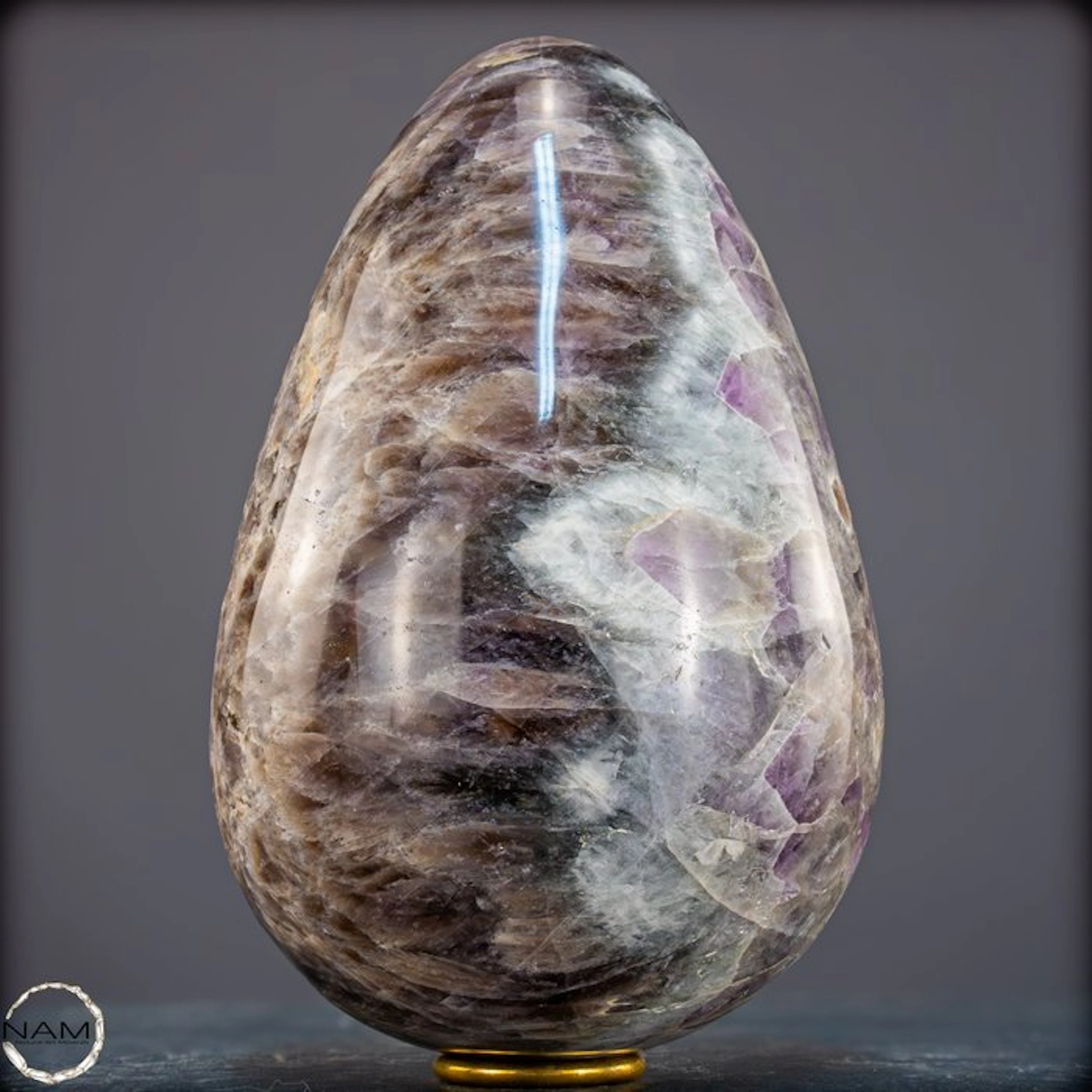 Elegant Chevron-Amethyst Egg – harmonious violet-white structure- 4896.61 g