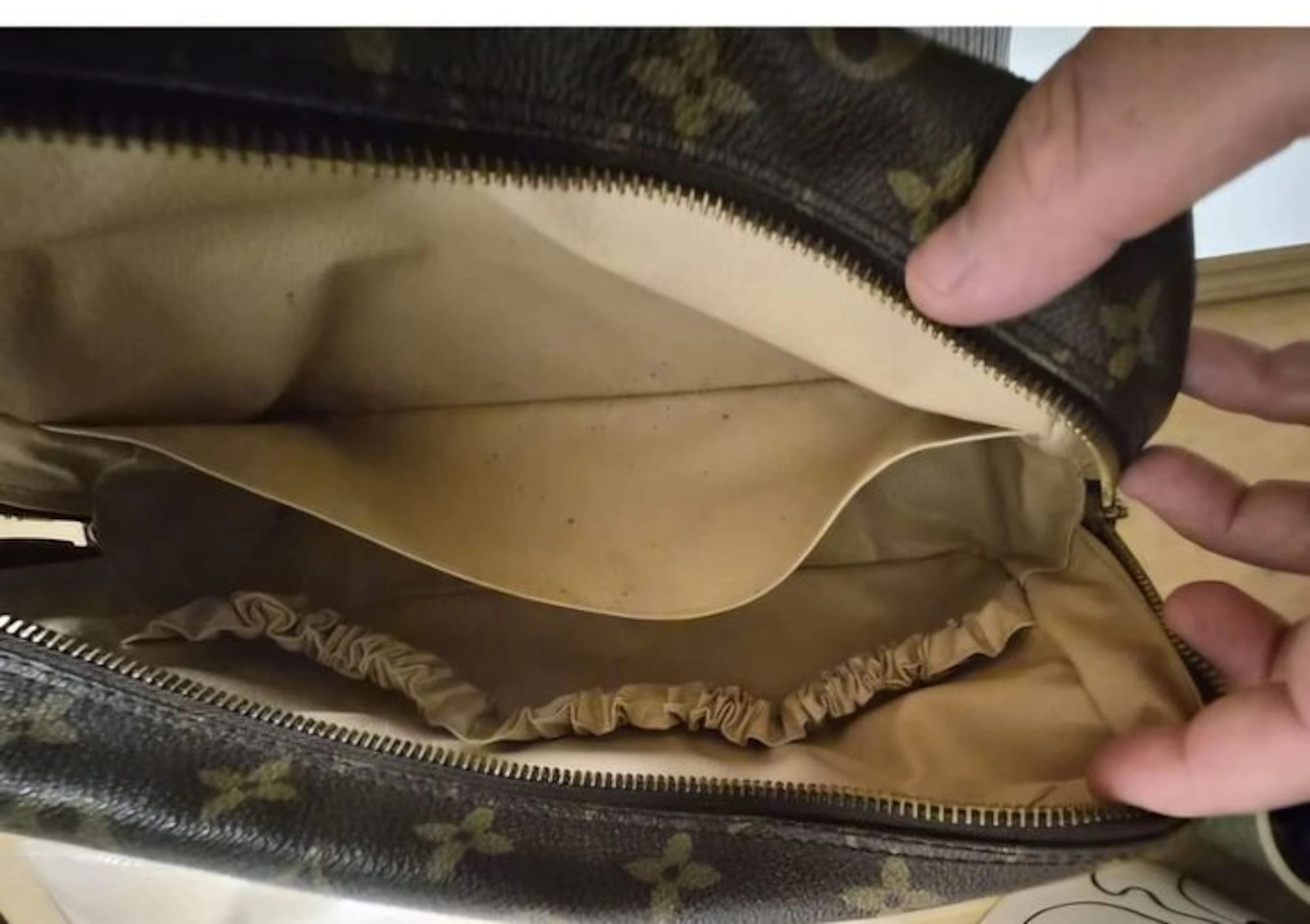 Louis Vuitton - Beauty case - Louis Vuitton pouch - Calfskin