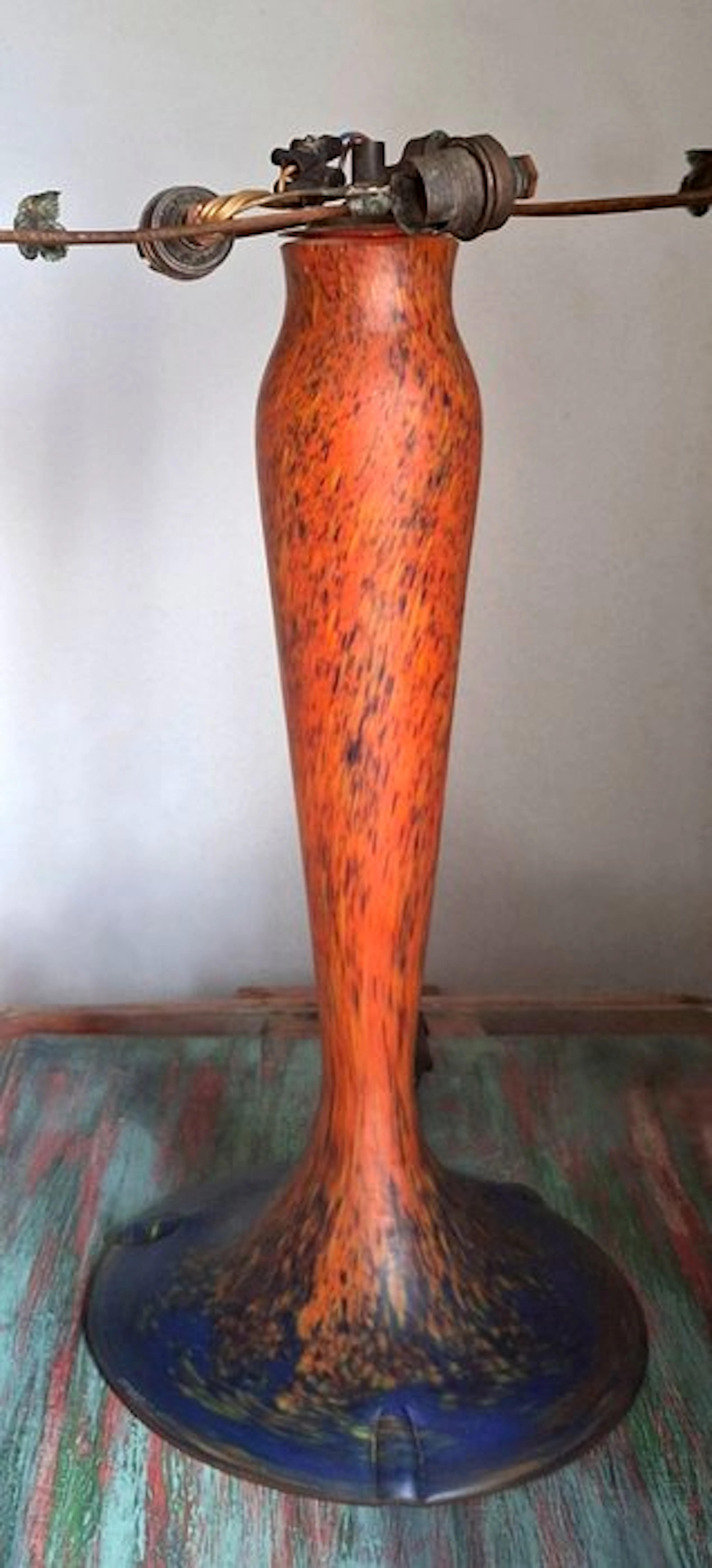 Le Verre Français – Pie de lámpara Art Déco en vidrio marmoréen naranja y azul