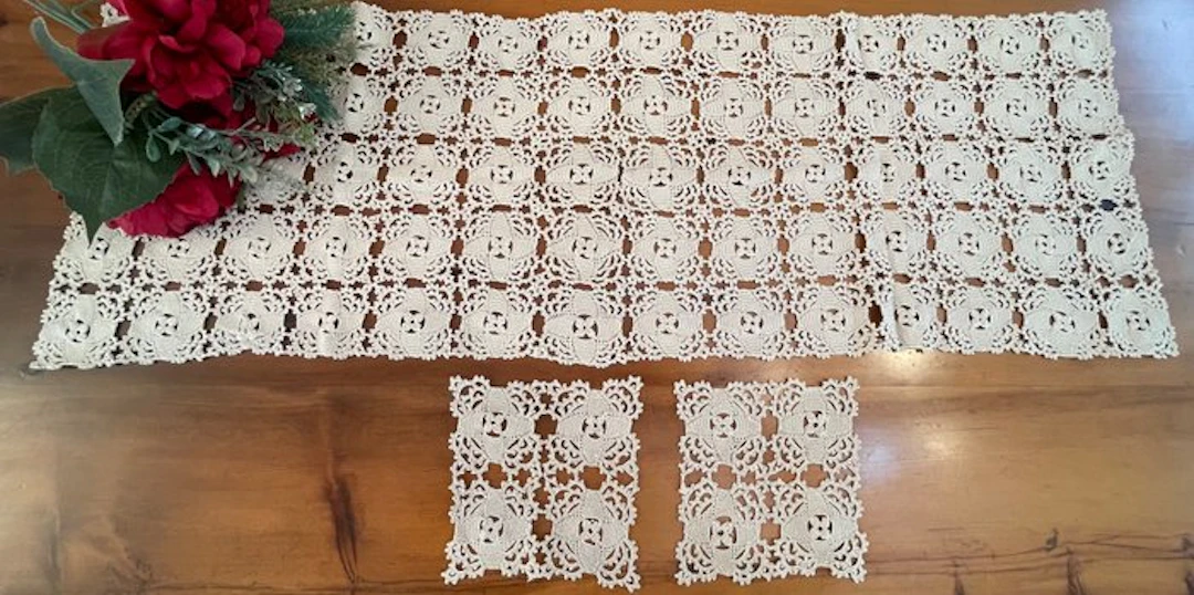 Centrepiece (3) - handmade crochet - Cotton - Runner
