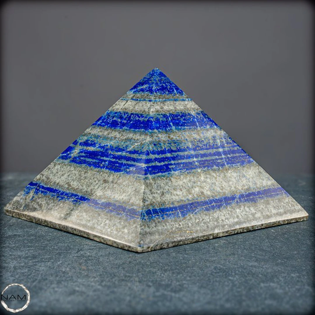 Königliche Lapis-Lazuli-Pyramide – Symbol für Weisheit