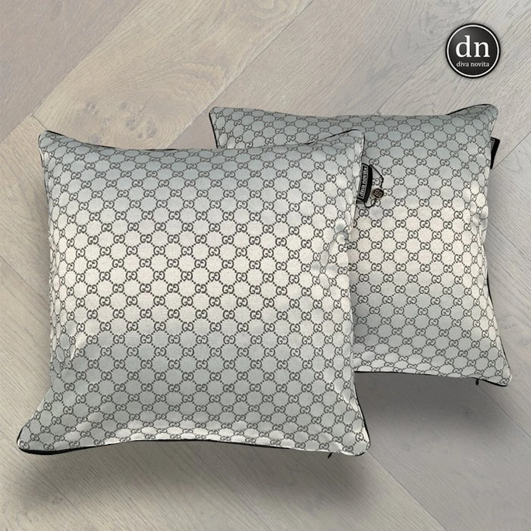 Gucci - Premium sized pillows - Set of 2 - made of Gucci satin cotton - Cushion