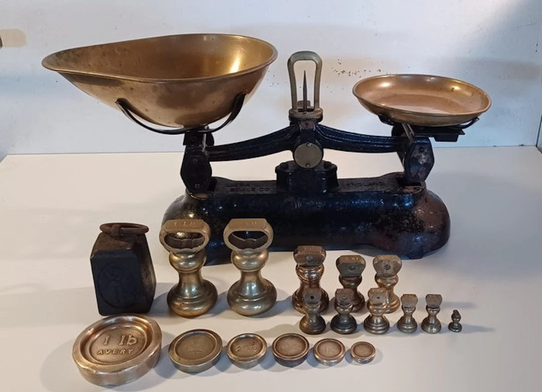Libra Scale Co. - Kitchen scale - Source, Brass