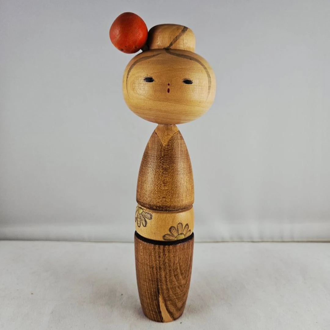 Elegant Kokeshi Doll - Wood - Japan - Shōwa period (1926-1989)