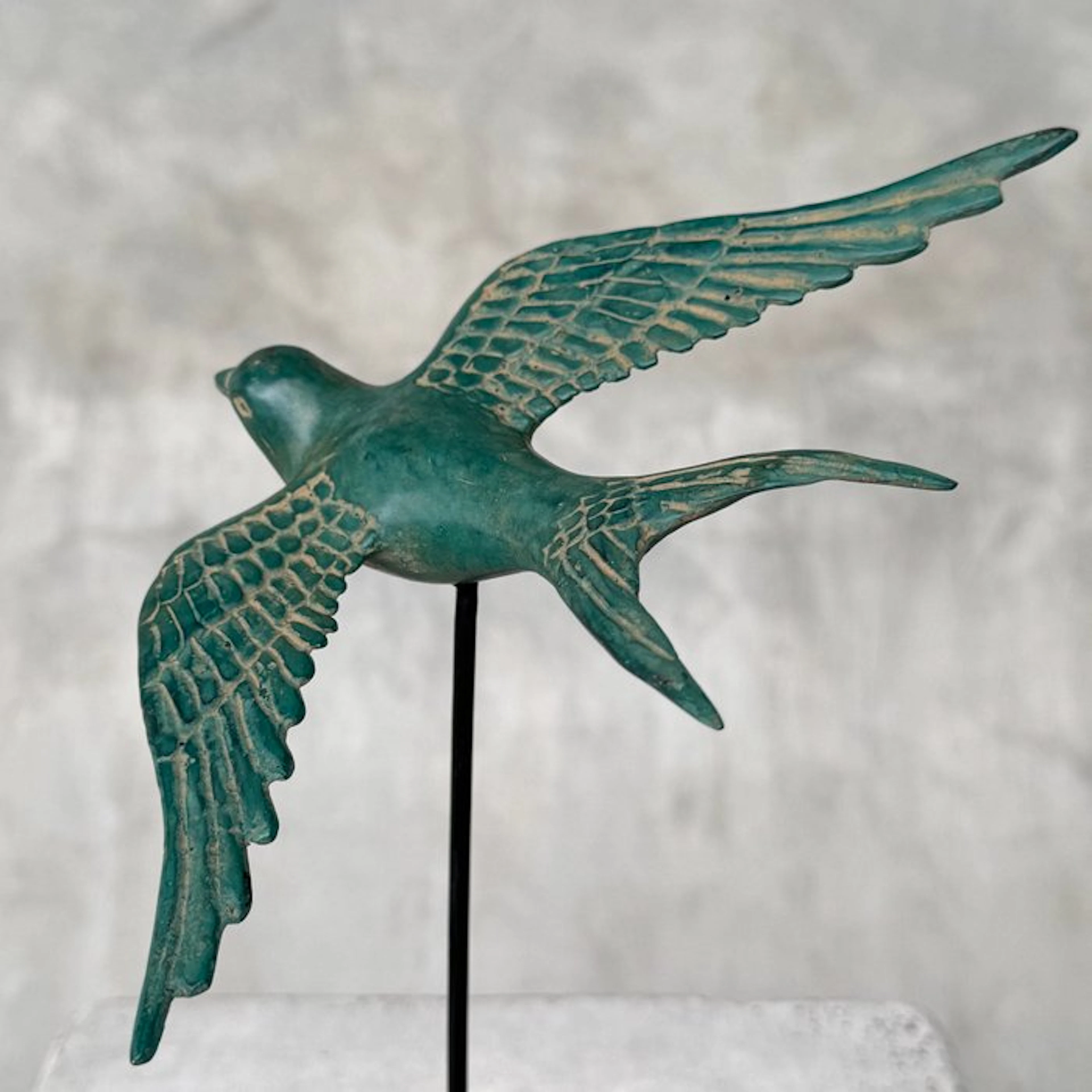 Sculpture, NO RESERVE PRICE - Swallow Fly Up on Stand - 26 cm - Bronze