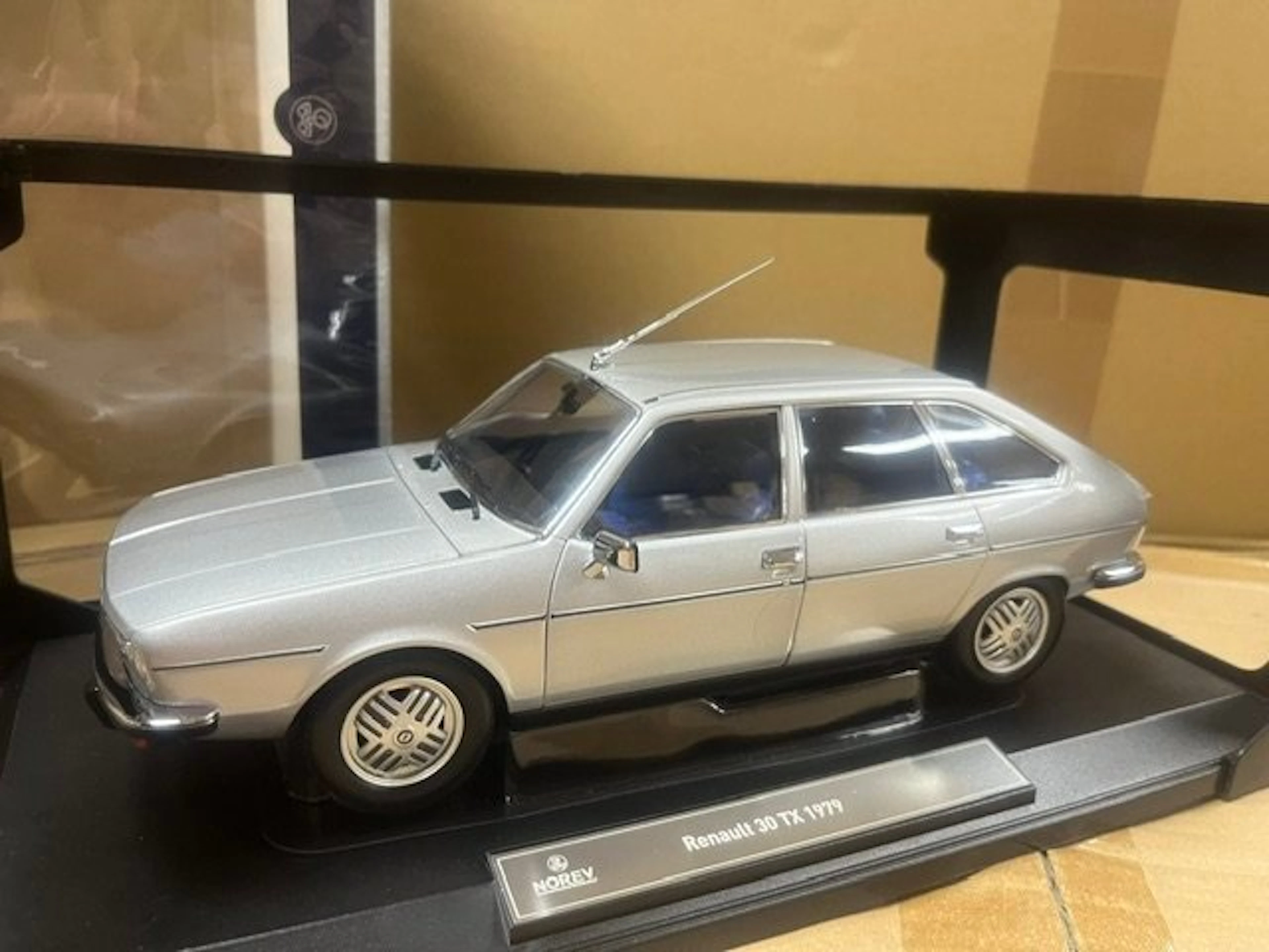 Norev 1:18 - Model car - Renault 30 TX 1979