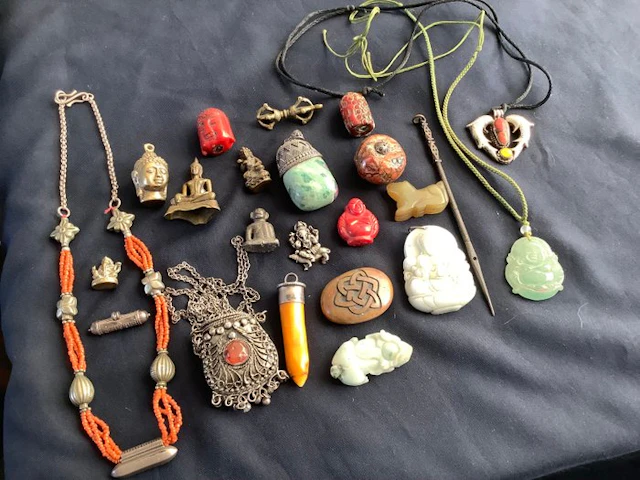 A collection of jewelry and figurines - 1900-2000