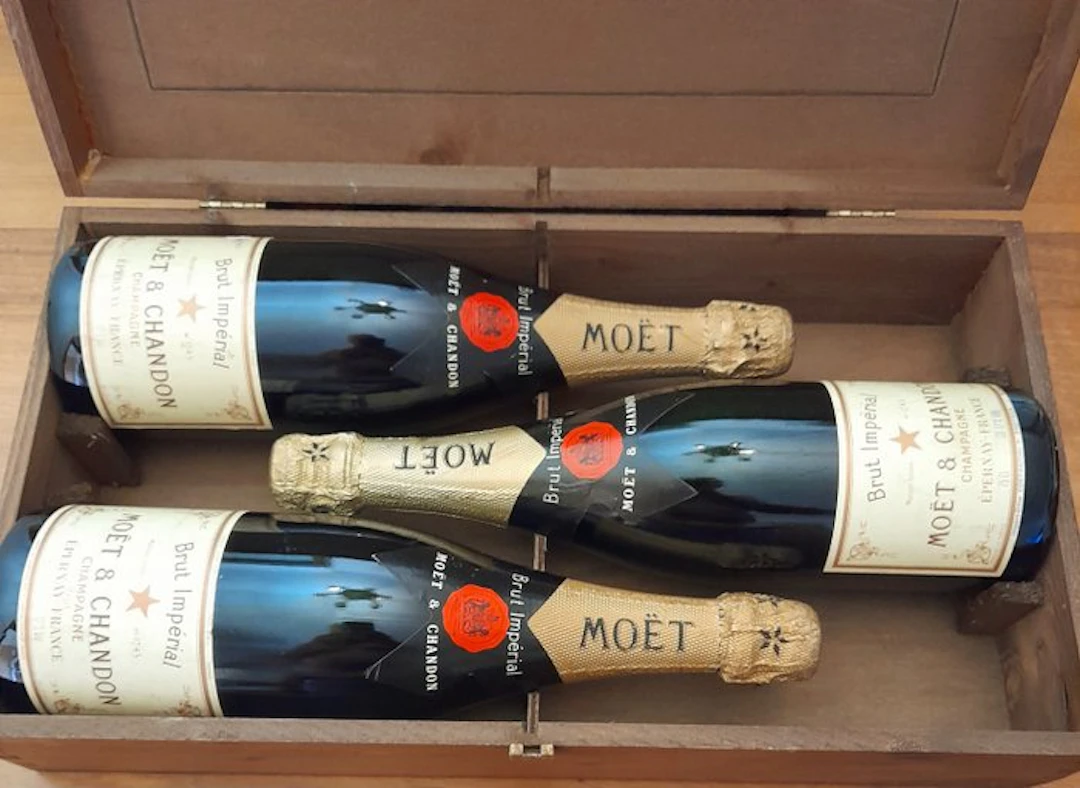 1980 Moët & Chandon - Champagne Brut - 3 Bottles (0.75L)