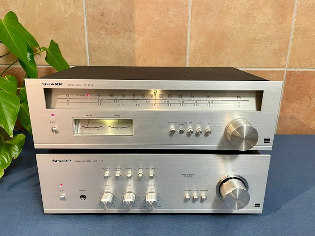 Sharp - SM-1144 + ST-1144 tuner Solid state integrated amplifier