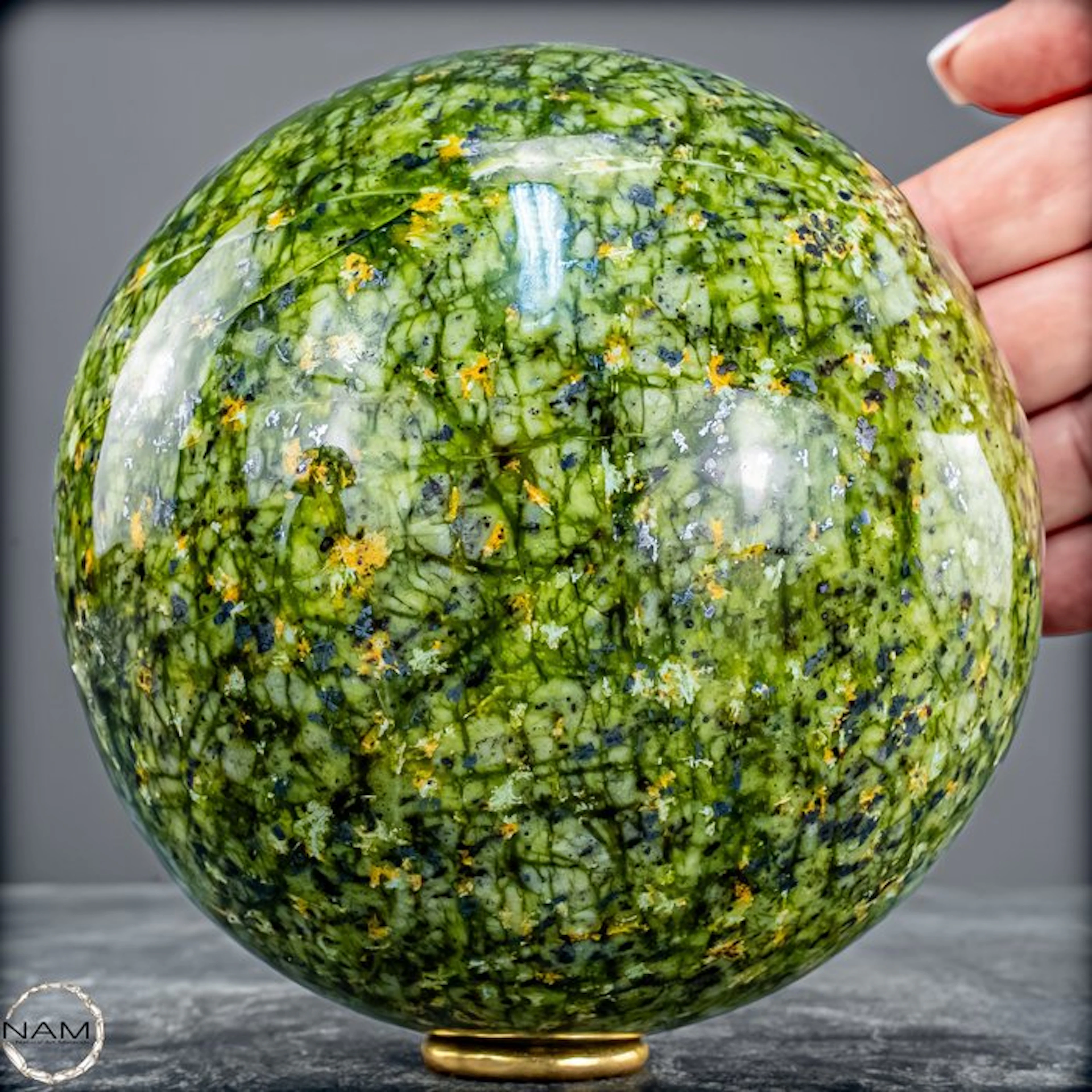 Natural serpentine sphere from Pakistan – Lively apple...