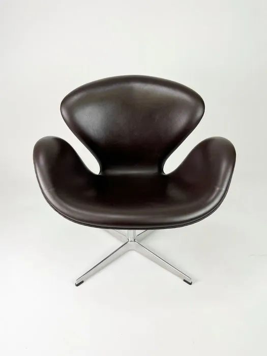 Fritz Hansen - Arne Jacobsen - Chair - Swan Chair - Aluminium, Leather