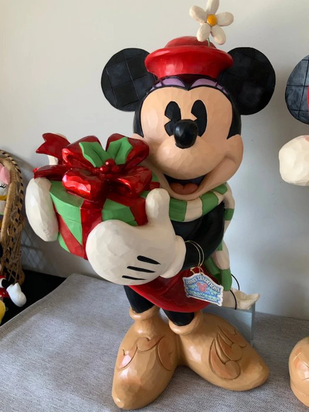 Disney Showcase Collection 1851524 - "Santa Minnie"...