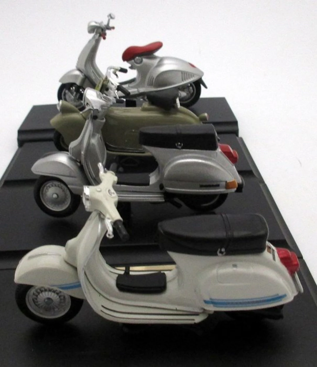 Vespa 125 ET3 - 1976/P150X - 1978/MP5 - 1945/946 - 2014...