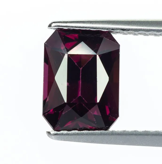 No reserve price Spinel - 1.90 ct - Gem Report Antwerp...