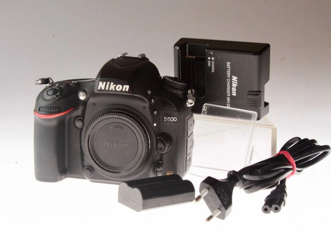 Nikon D600 Digital reflex camera (DSLR)