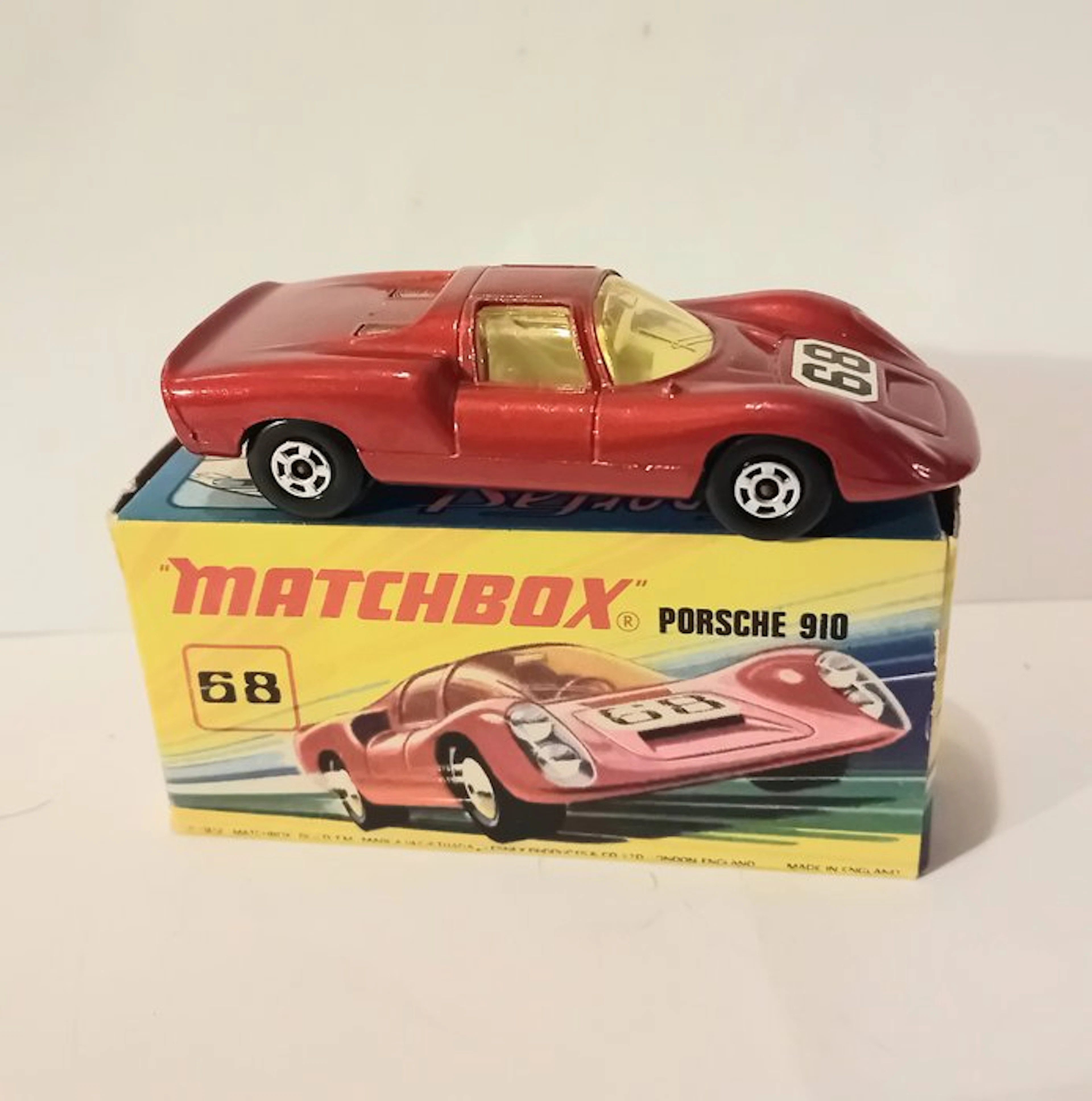 Matchbox 1:64 - Model race car - Porsche 910 (63)