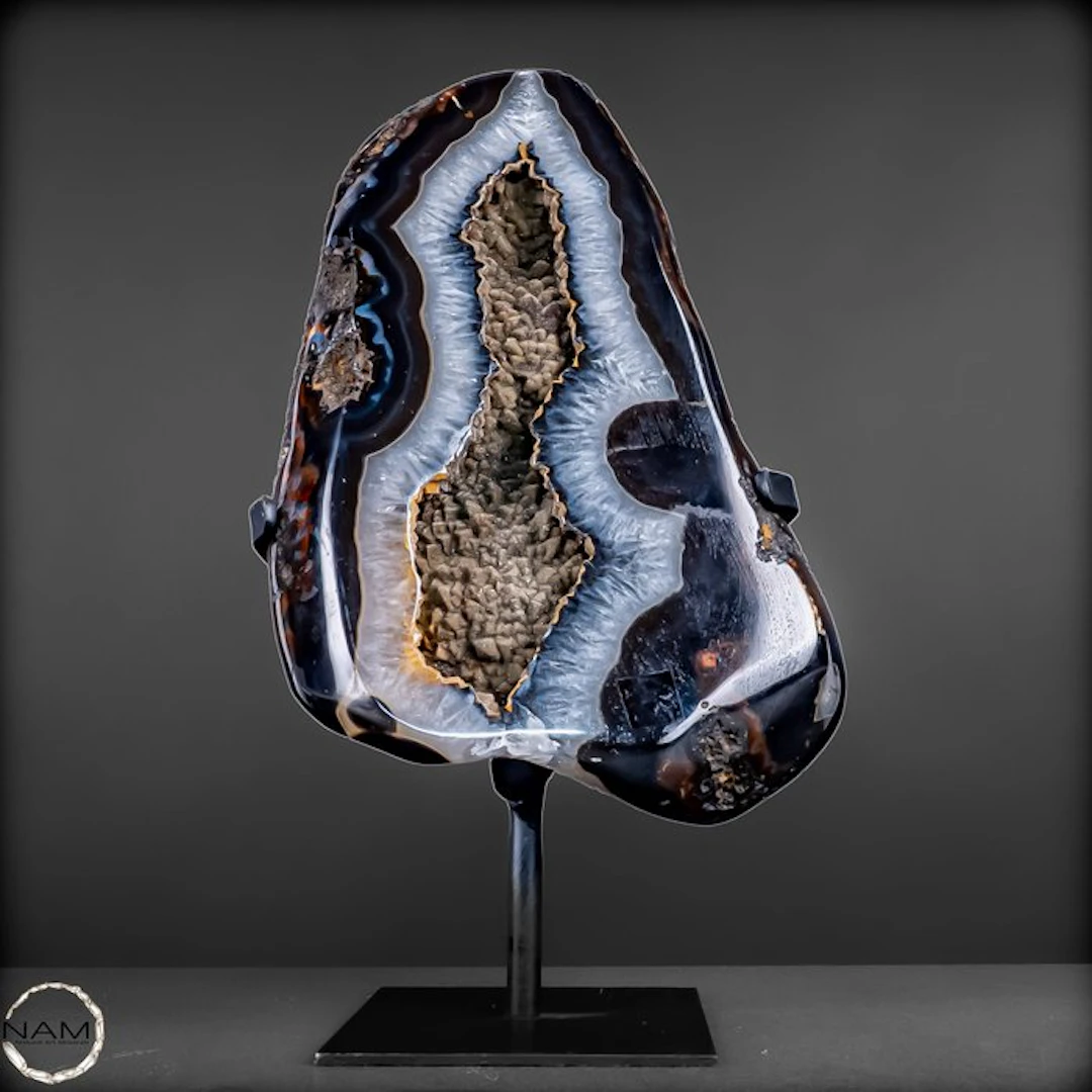 Agate-Chalcedony Druzy on Stand – The Hidden Crystal...