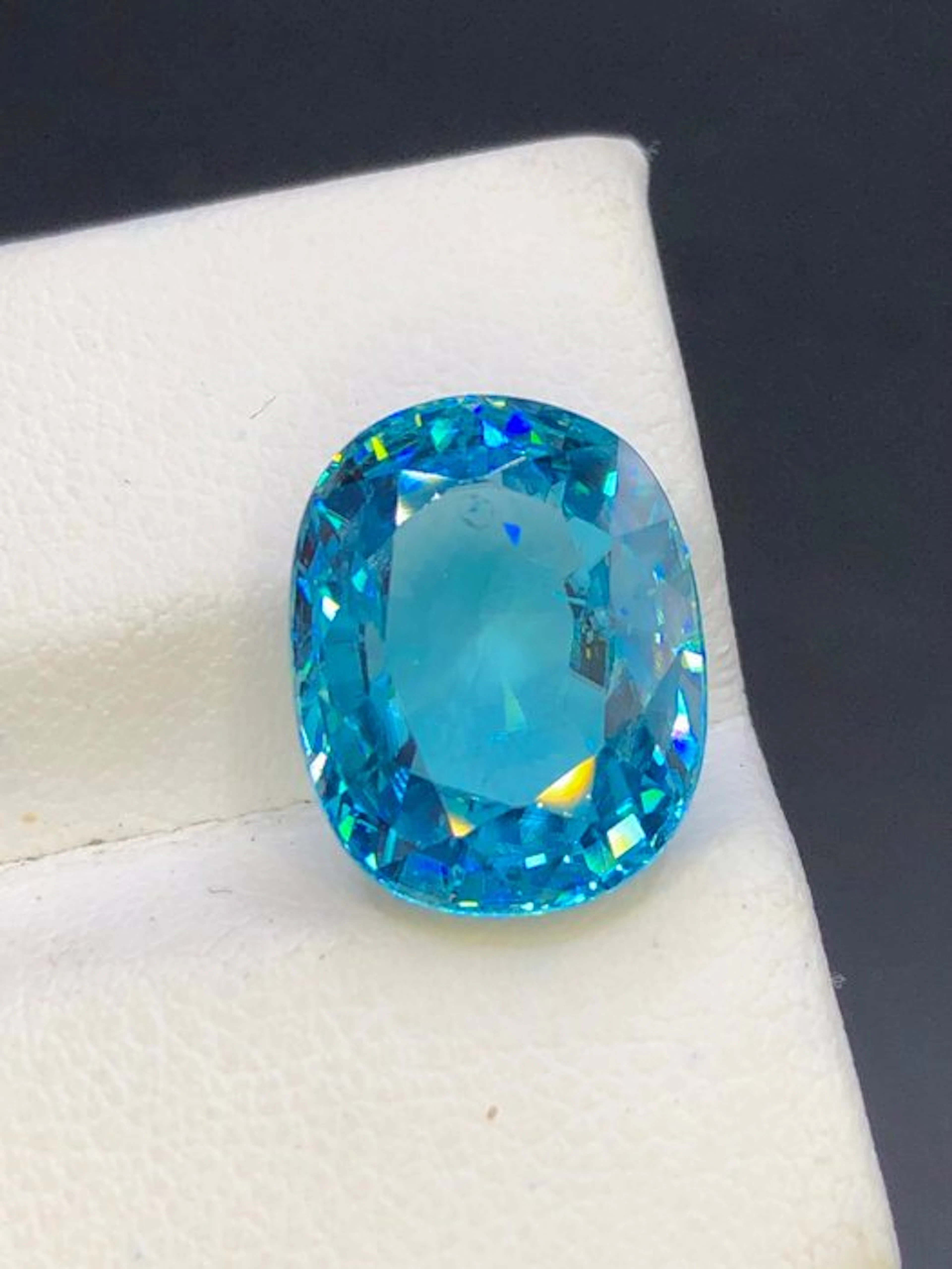 No reserve price - 1 pcs Blue Zircon - 9.46 ct...