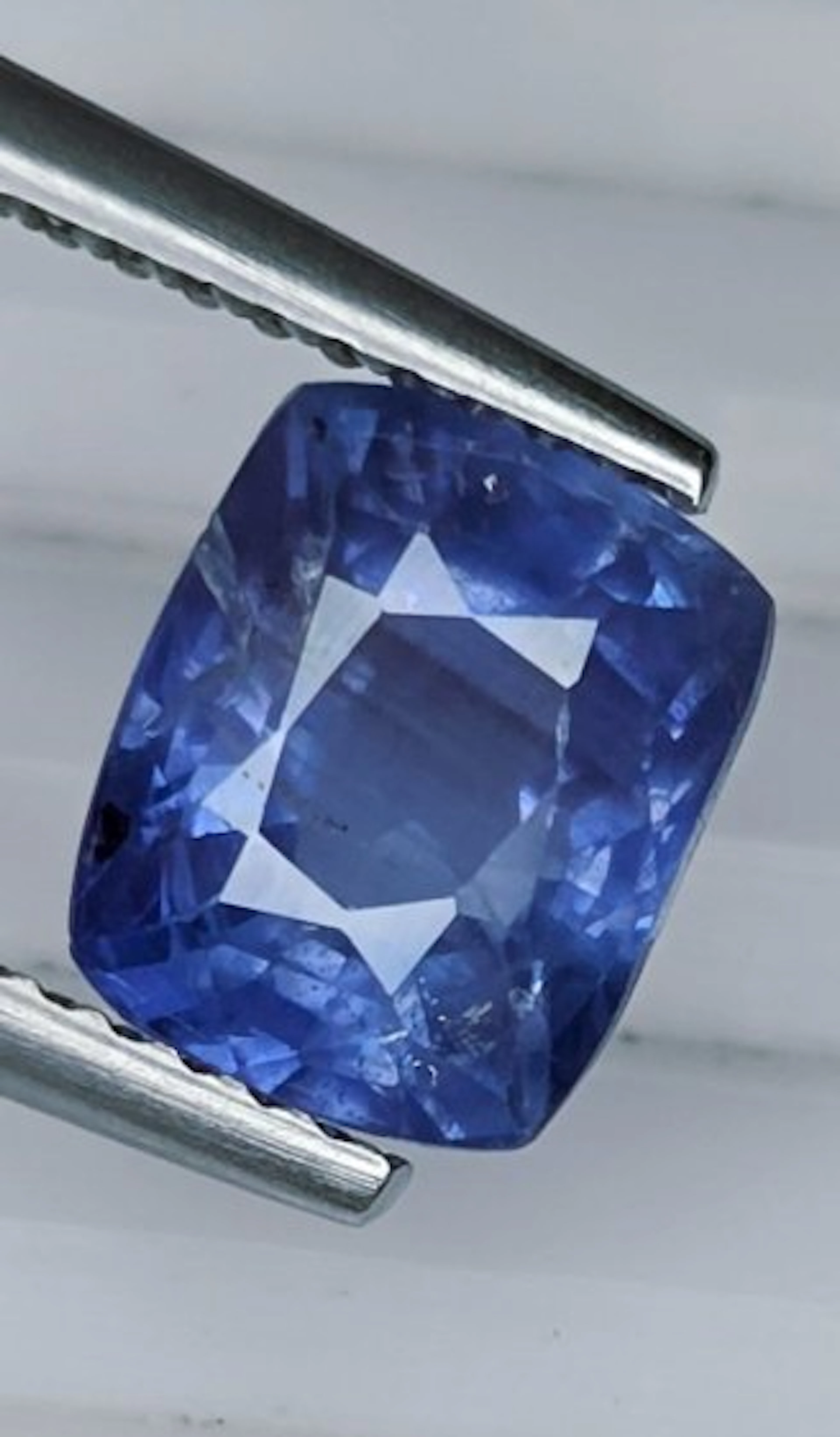 1 pcs Blue Sapphire - 2.41 ct - International Gemological...