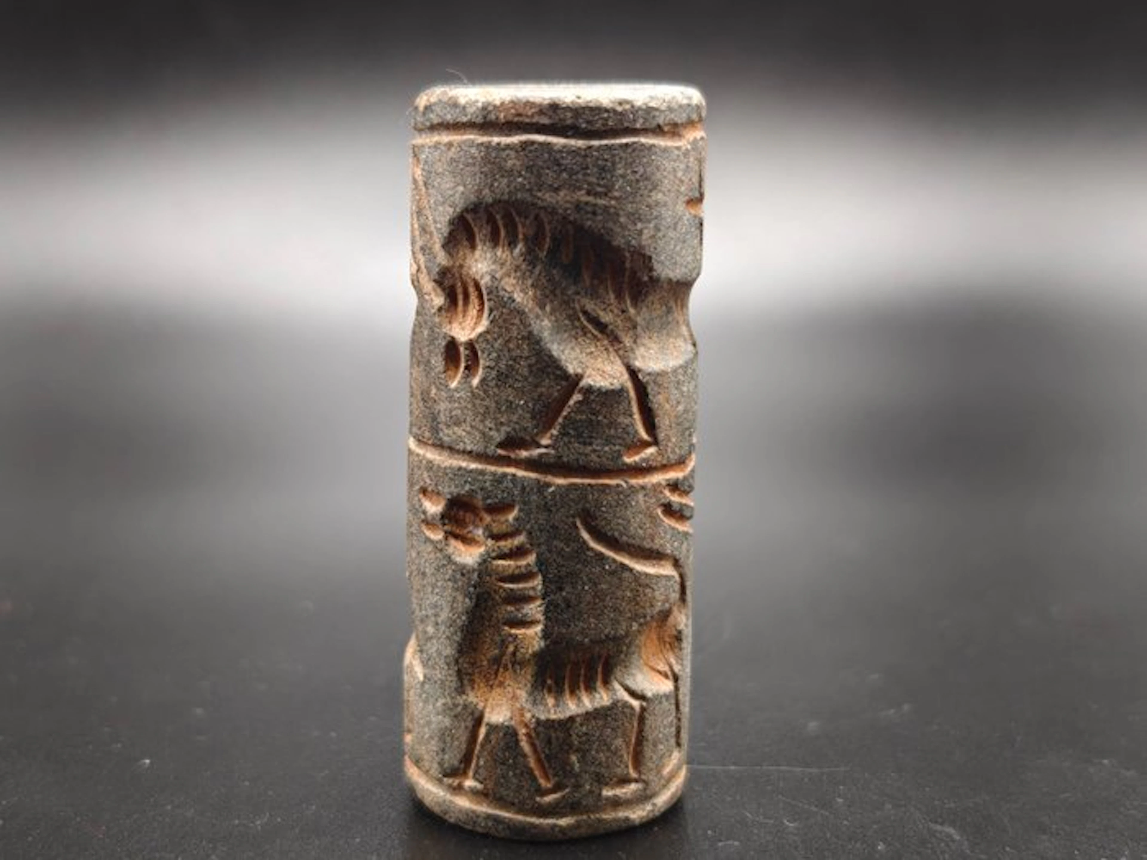 Old Near Eastern Jasper Cylinder Seal - Height: 49.74 mm...