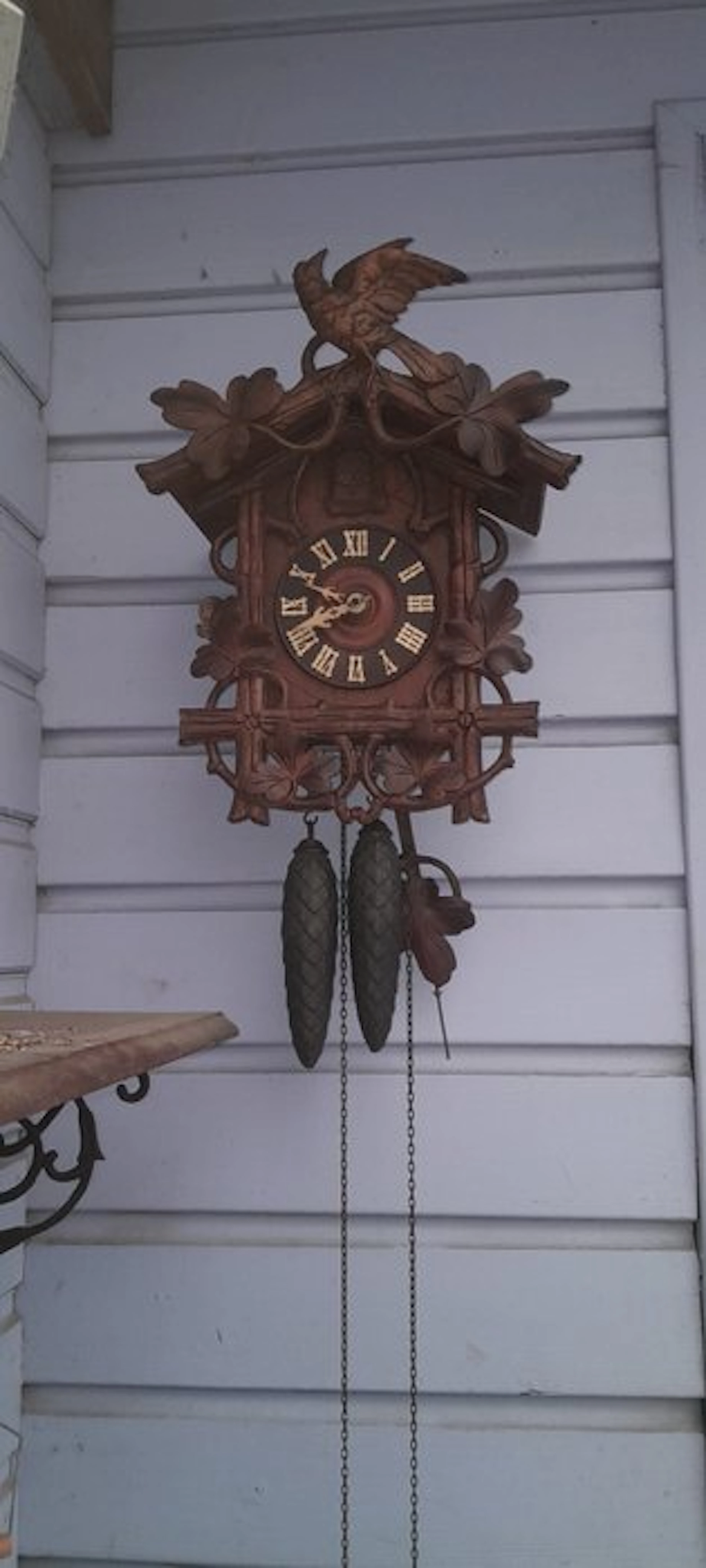 Cuckoo clock with an articulated bird (beak + wings) - Wood, Brass - 1920-1930