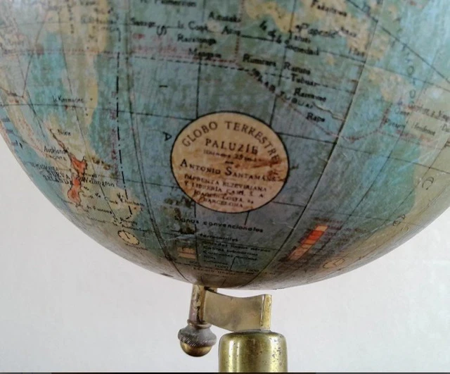 Terrestrial Globe Paluzie 1930 - Antonio Santamans