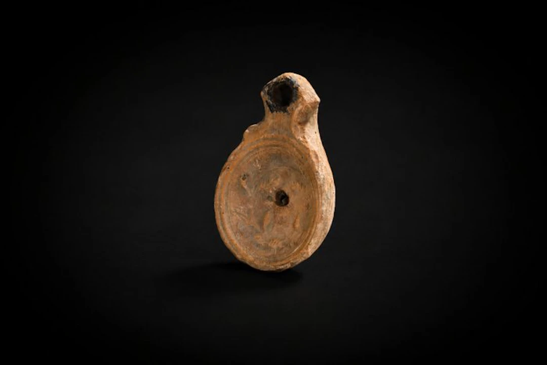 Ancient Roman terracotta lucerne - 3 cm