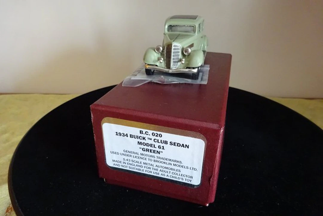 Brooklin 1:43 - Model car - 1934 Buick M Club Sedan Model 61