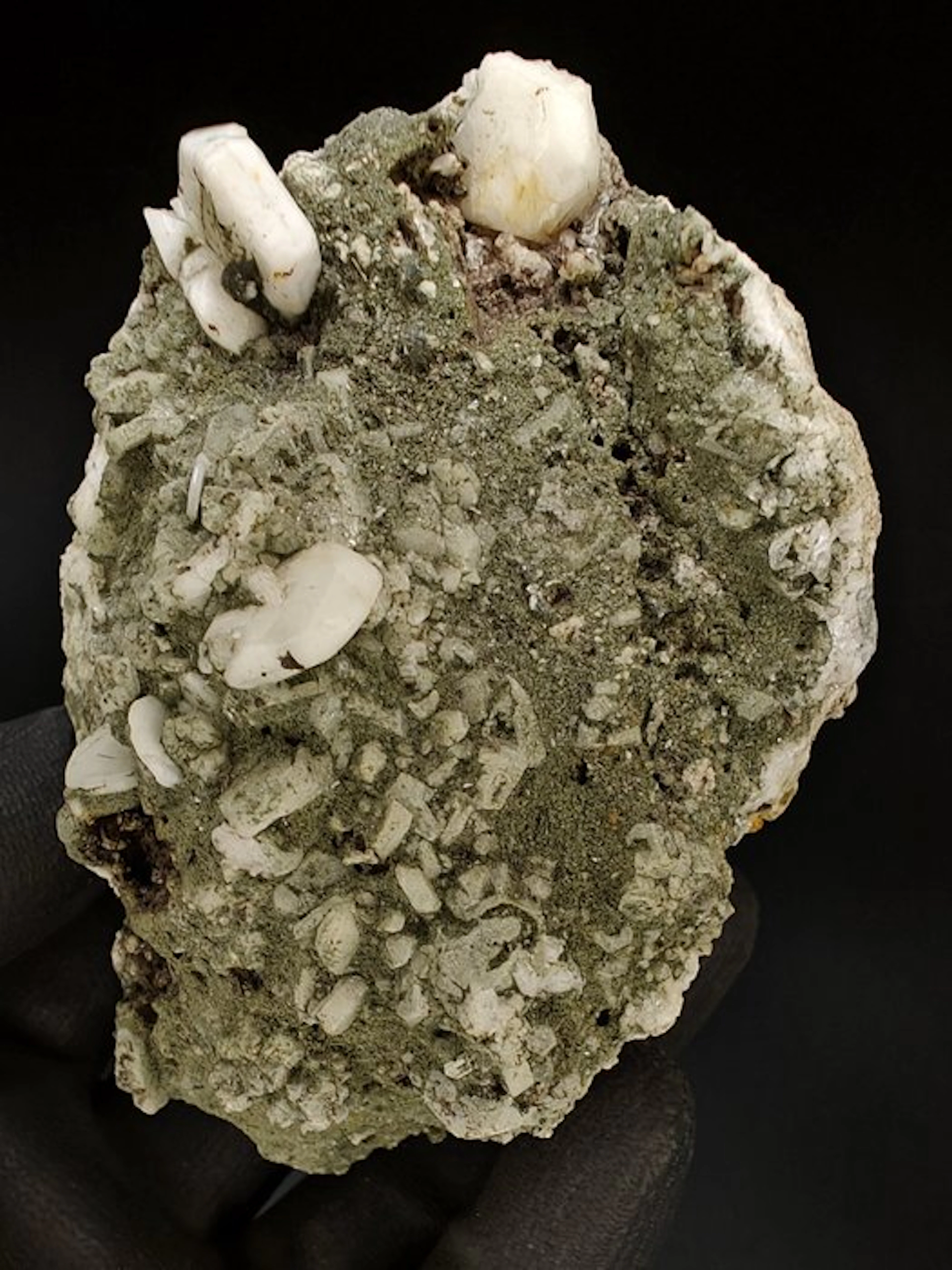 Apatite Crystals on matrix - Height: 10 cm - Width: 9 cm- 516 g