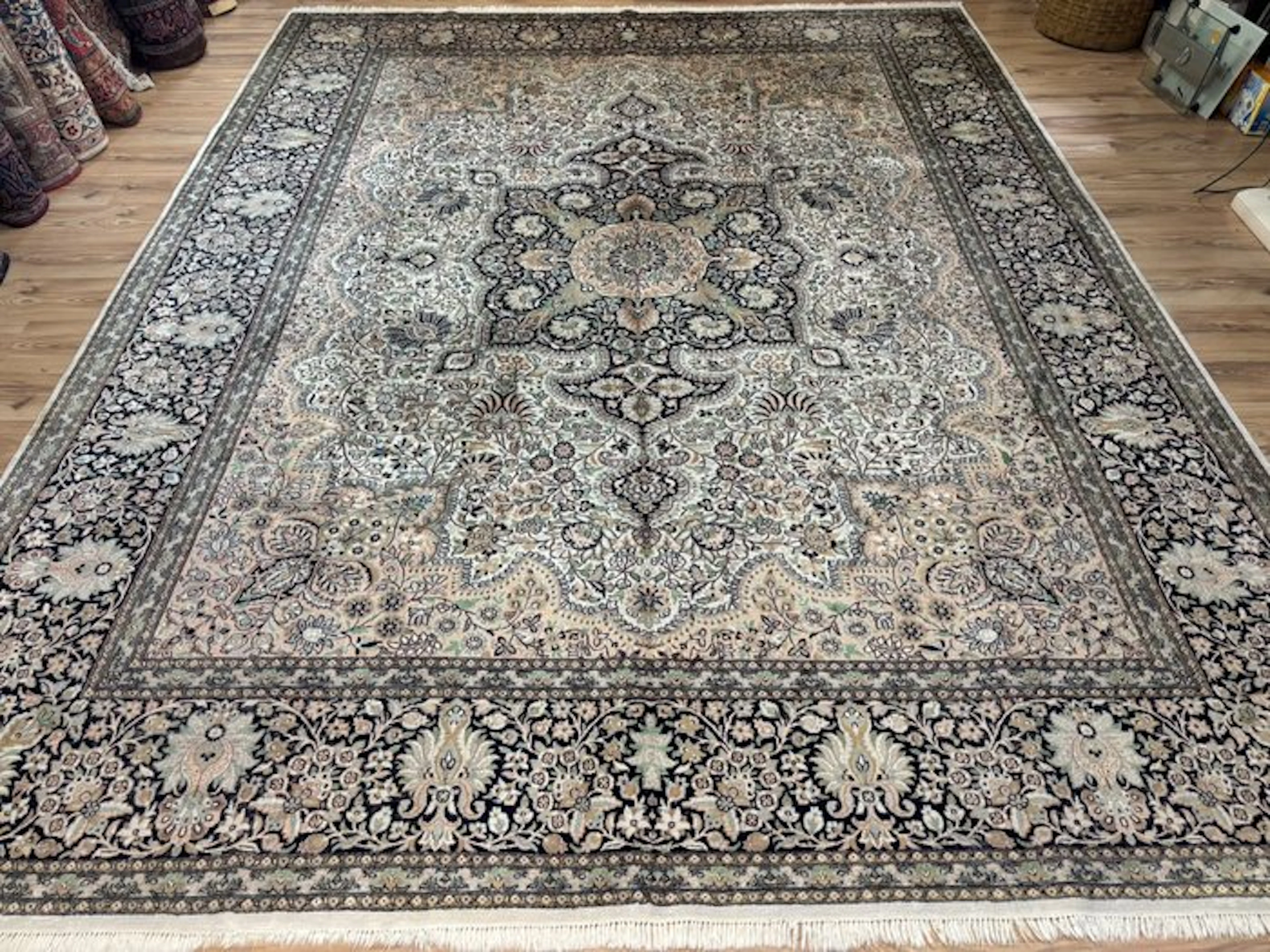 Ghoum - Rug - 3.7 m - 2.85 m - Cashmere Silk Medallion!