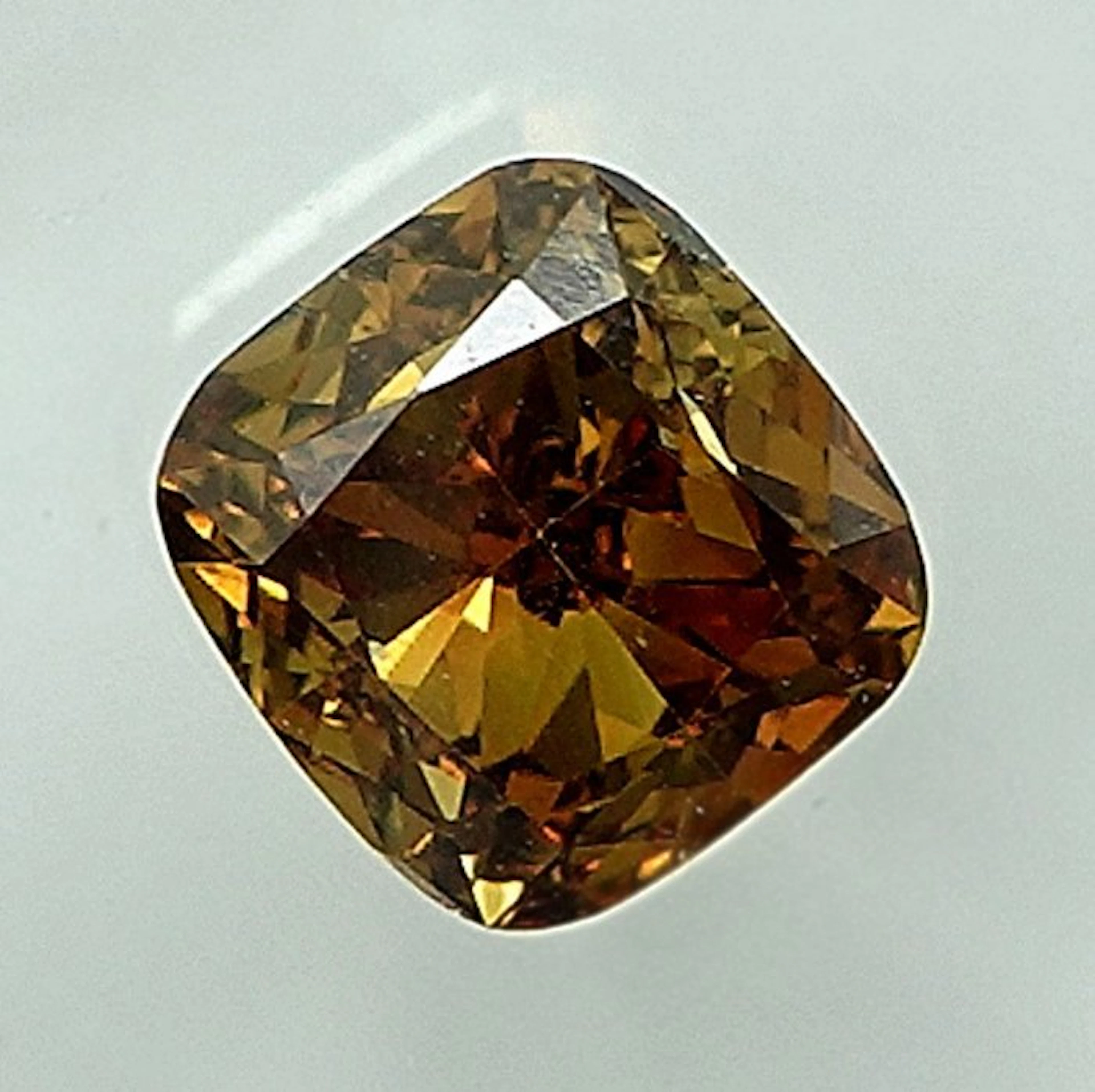 1 pcs Diamond (Natural coloured) - 0.74 ct - Cushion...