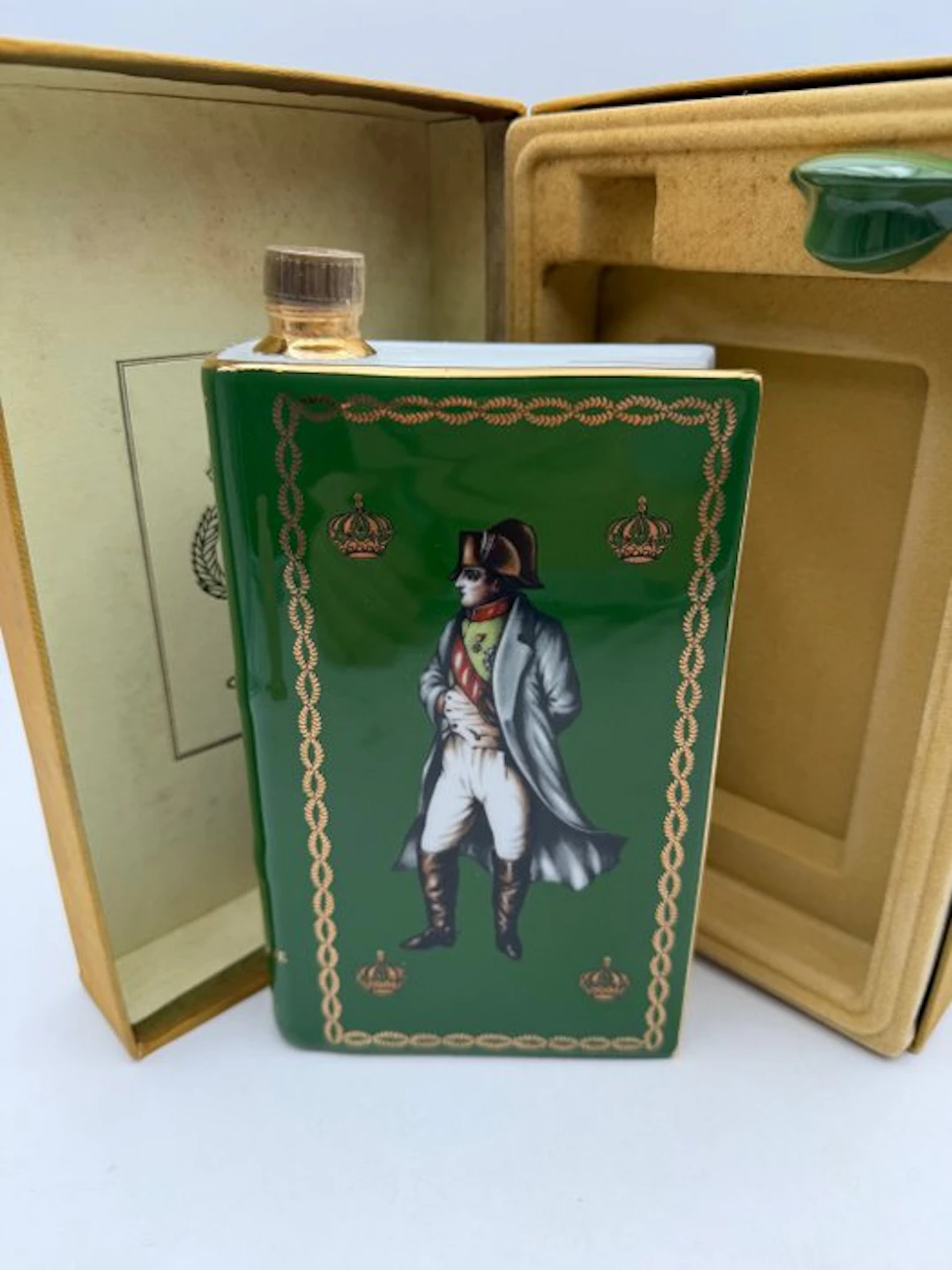Camus - Vieille Réserve / Napoléon Porcelain Decanter - b. 1980s, 1970s - 70cl